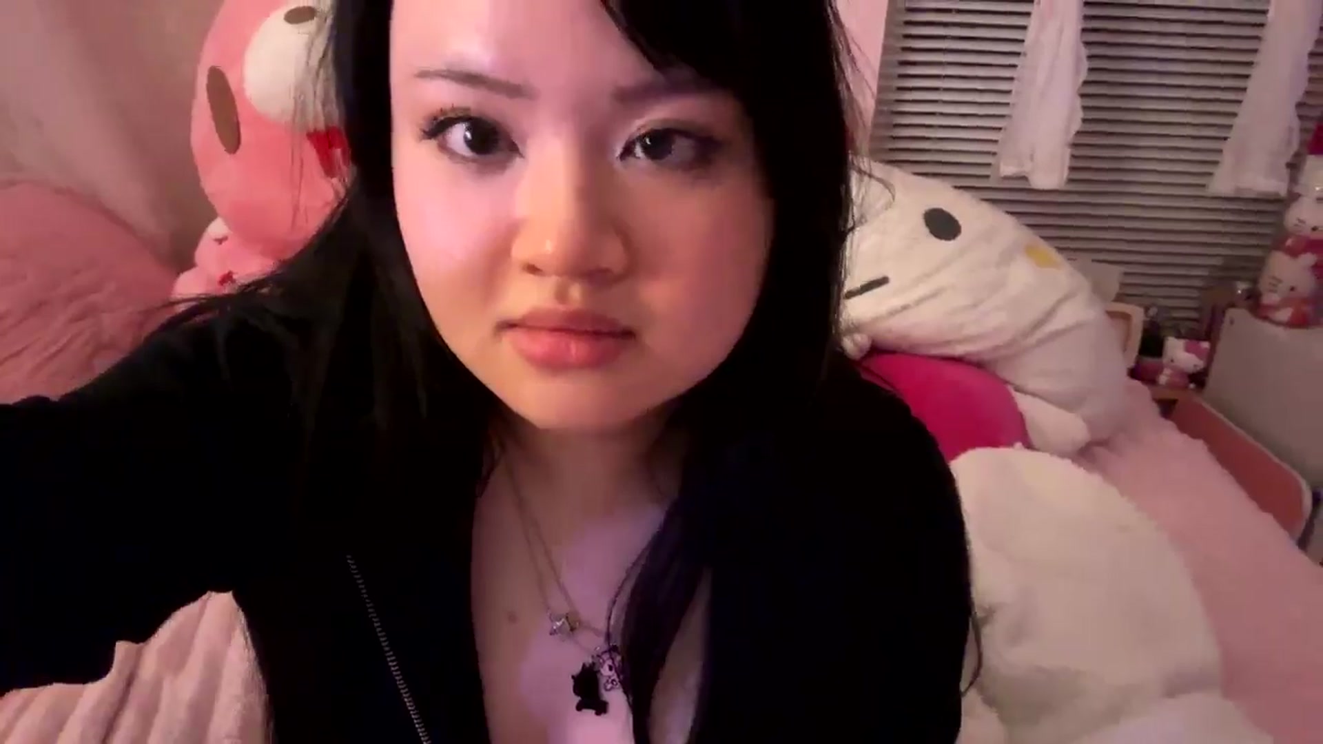 Gallery image thumbnail from Kimsquidxo's myfreecams stream on, 12/10/2024, 12:21 image 5 of 20