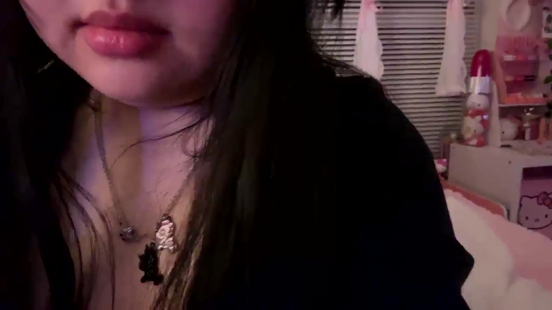 Gallery image thumbnail from Kimsquidxo's myfreecams stream on, 12/10/2024, 12:21 image 6 of 20
