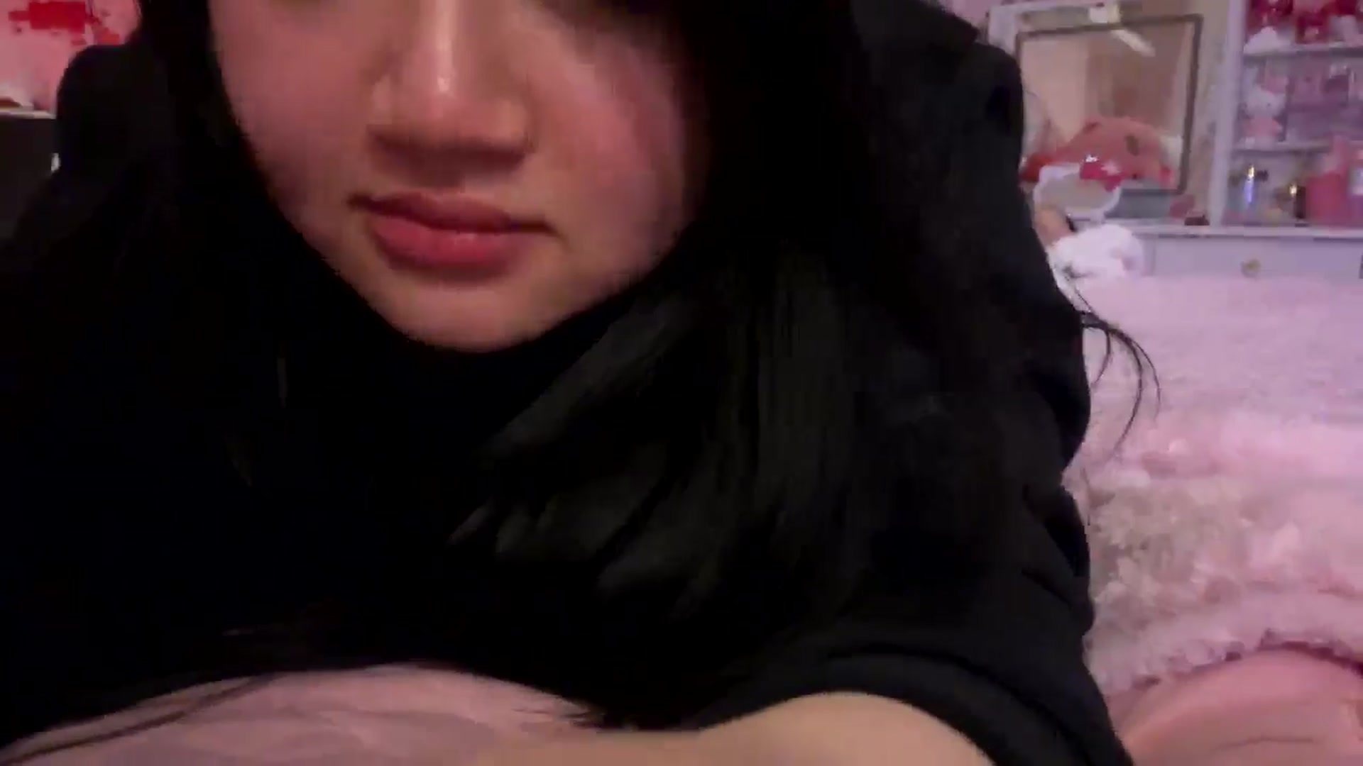 Gallery image thumbnail from Kimsquidxo's myfreecams stream on, 12/10/2024, 12:21 image 17 of 20