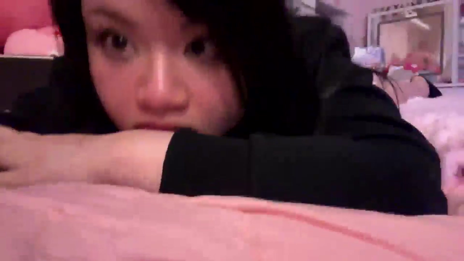 Gallery image thumbnail from Kimsquidxo's myfreecams stream on, 12/10/2024, 12:21 image 16 of 20