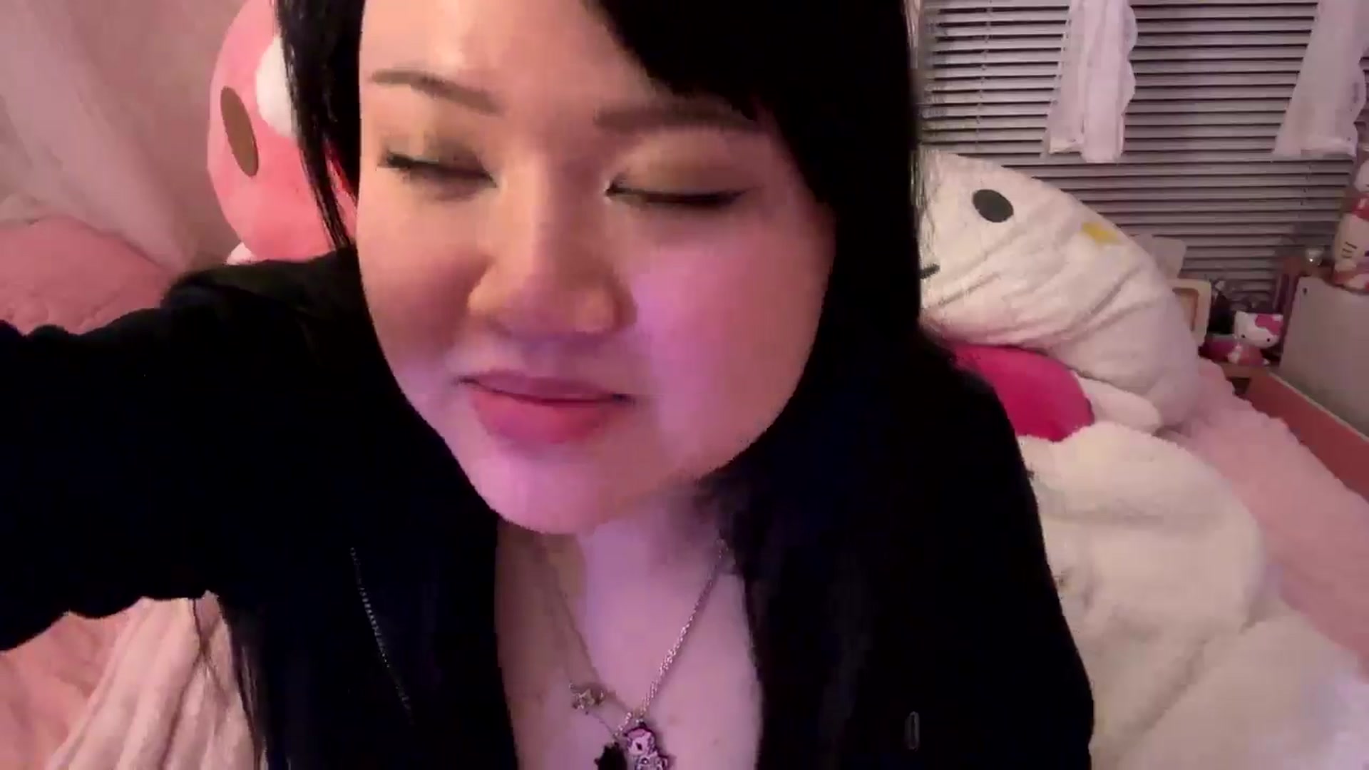 Gallery image thumbnail from Kimsquidxo's myfreecams stream on, 12/10/2024, 12:21 image 4 of 20