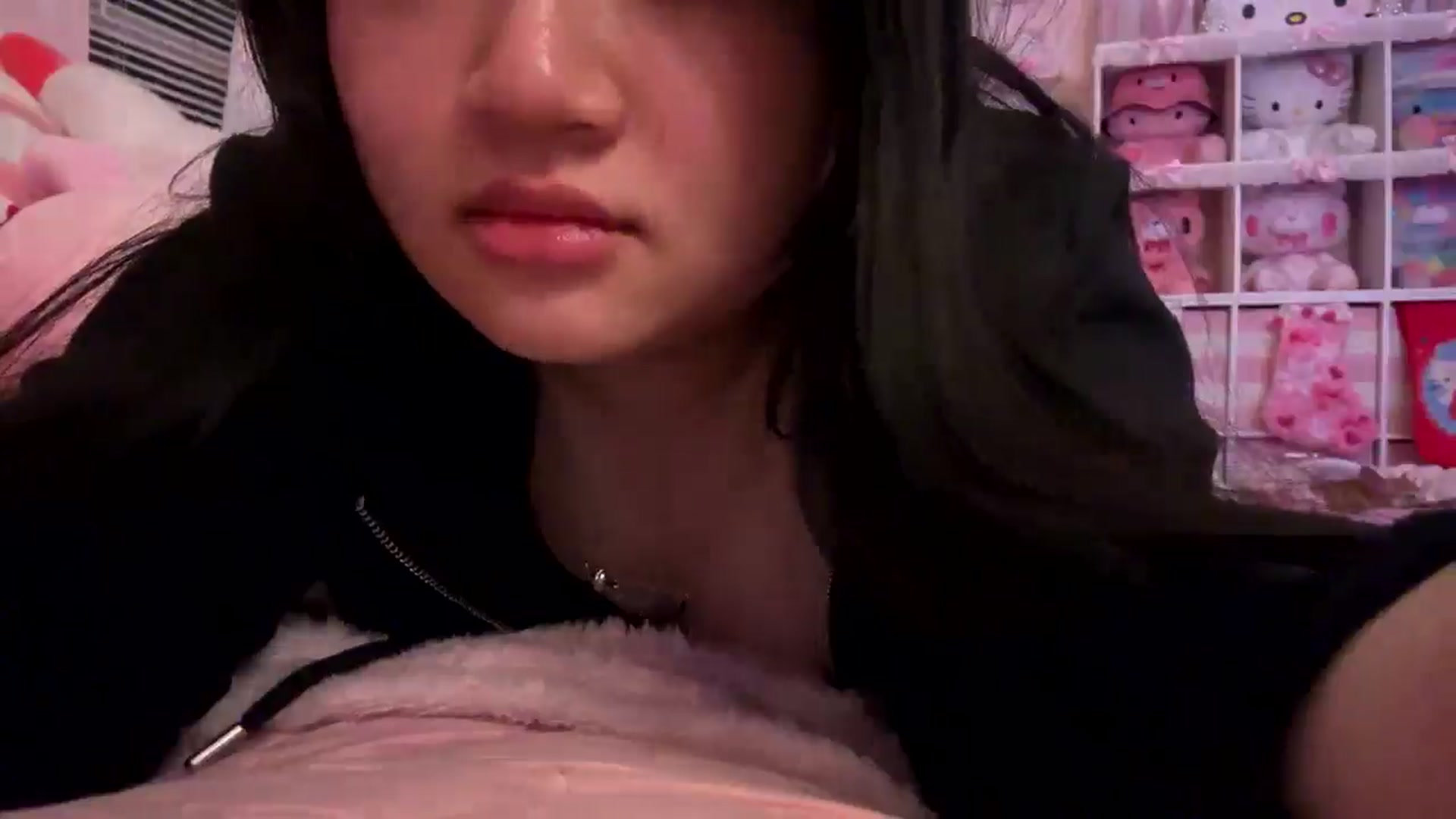 Gallery image thumbnail from Kimsquidxo's myfreecams stream on, 12/10/2024, 12:21 image 9 of 20