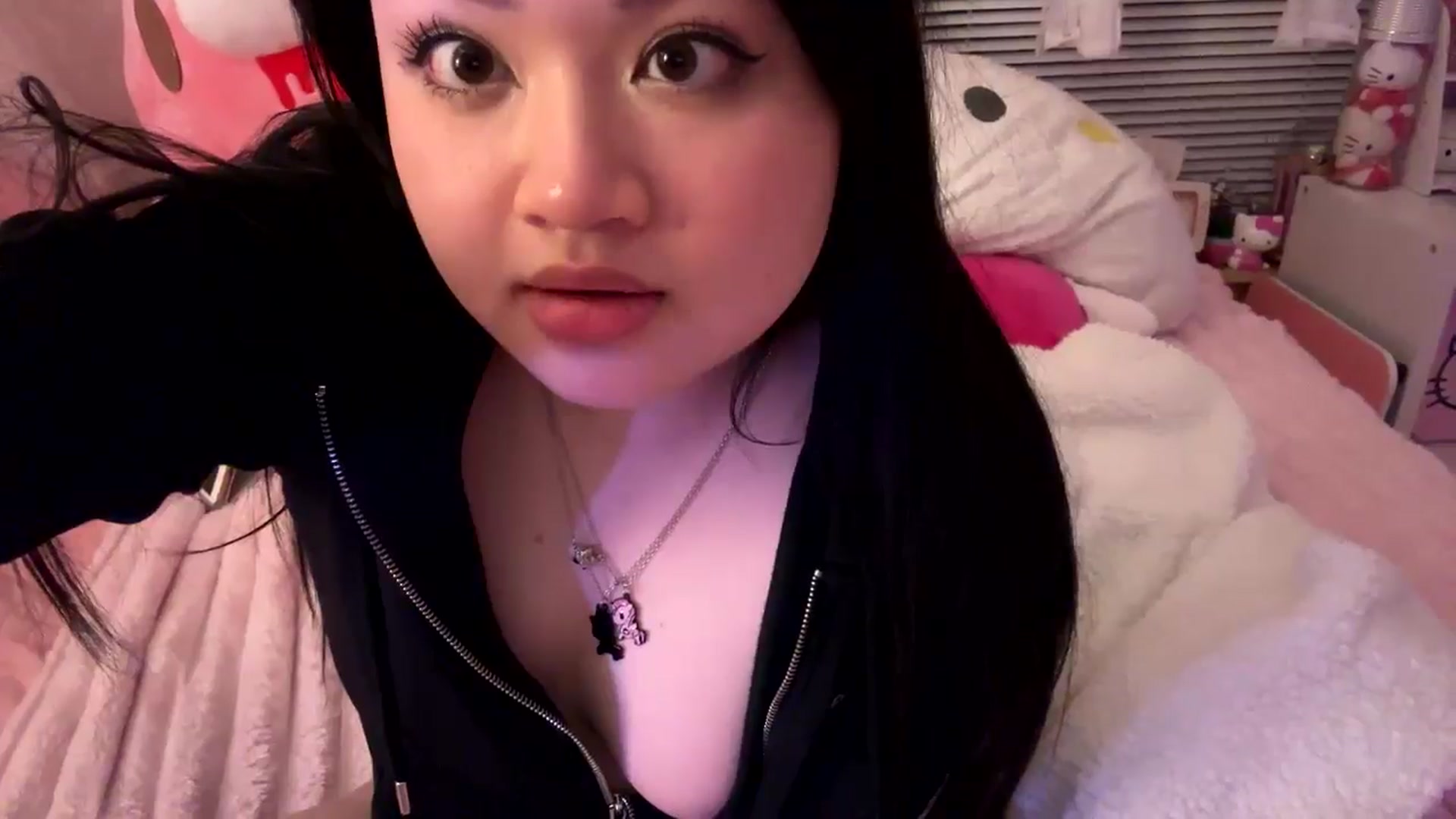 Gallery image thumbnail from Kimsquidxo's myfreecams stream on, 12/10/2024, 12:21 image 2 of 20