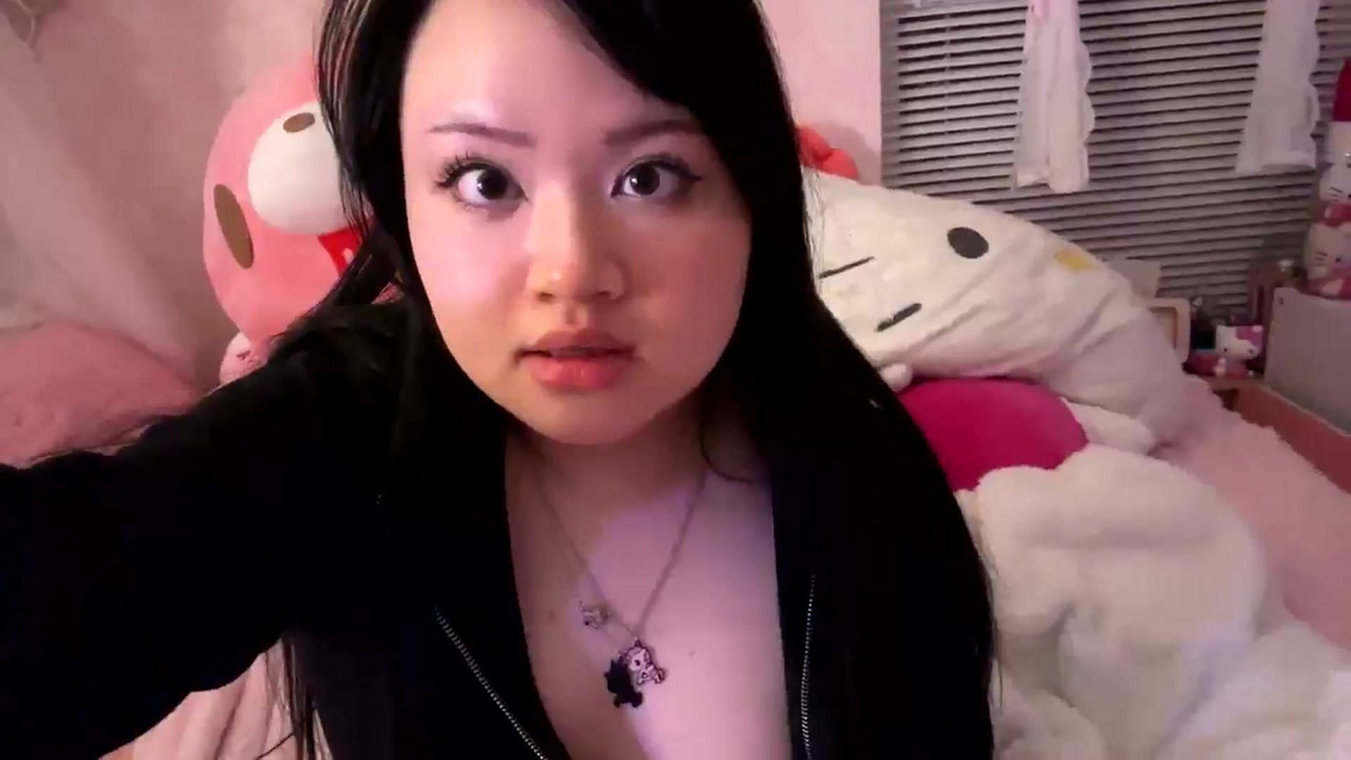 Gallery image thumbnail from Kimsquidxo's myfreecams stream on, 12/10/2024, 12:21 image 3 of 20
