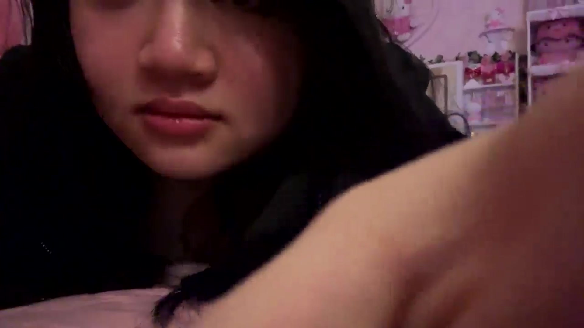 Gallery image thumbnail from Kimsquidxo's myfreecams stream on, 12/10/2024, 12:21 image 11 of 20