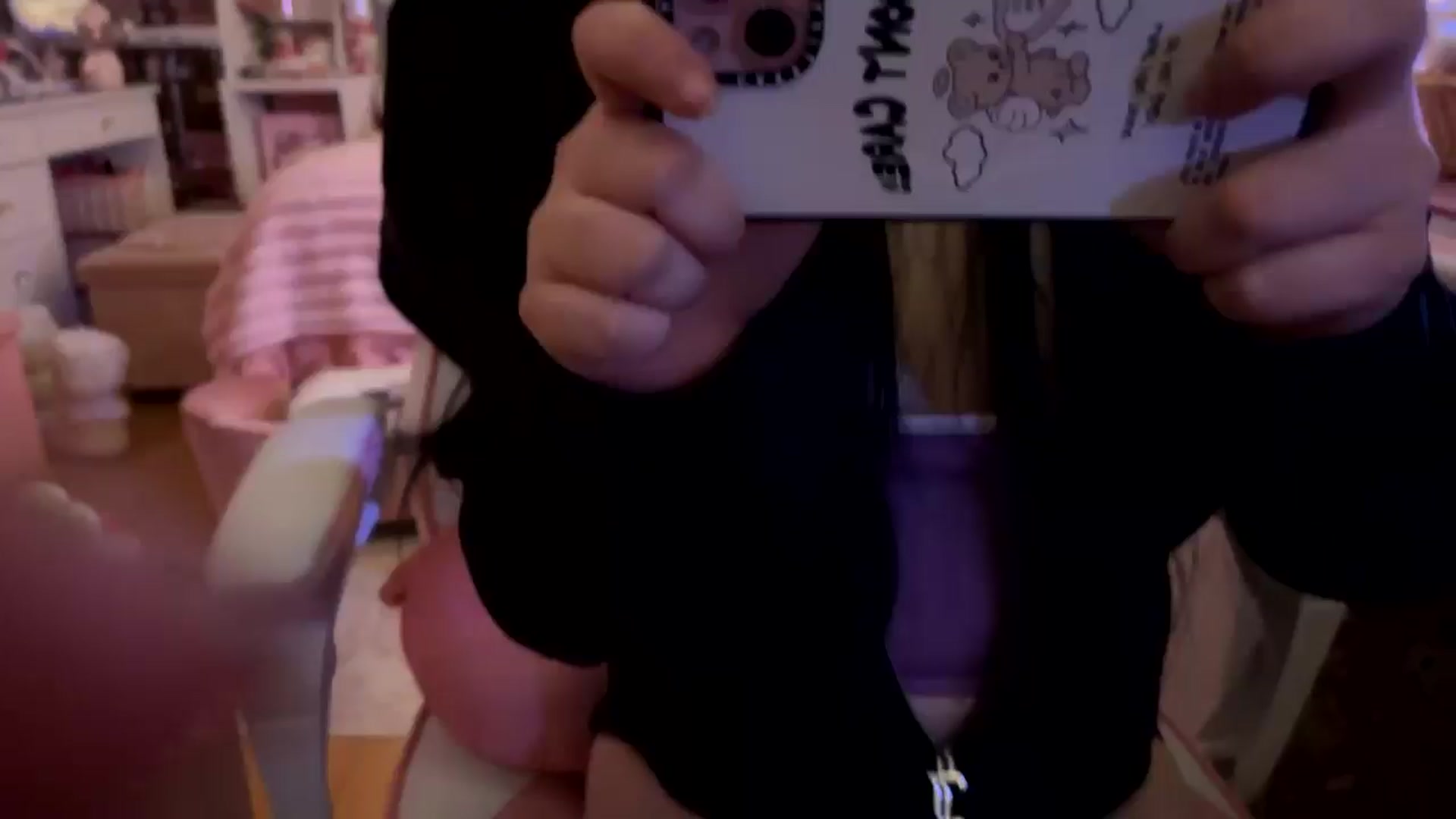 Gallery image thumbnail from Kimsquidxo's myfreecams stream on, 12/16/2024, 10:37 image 1 of 20