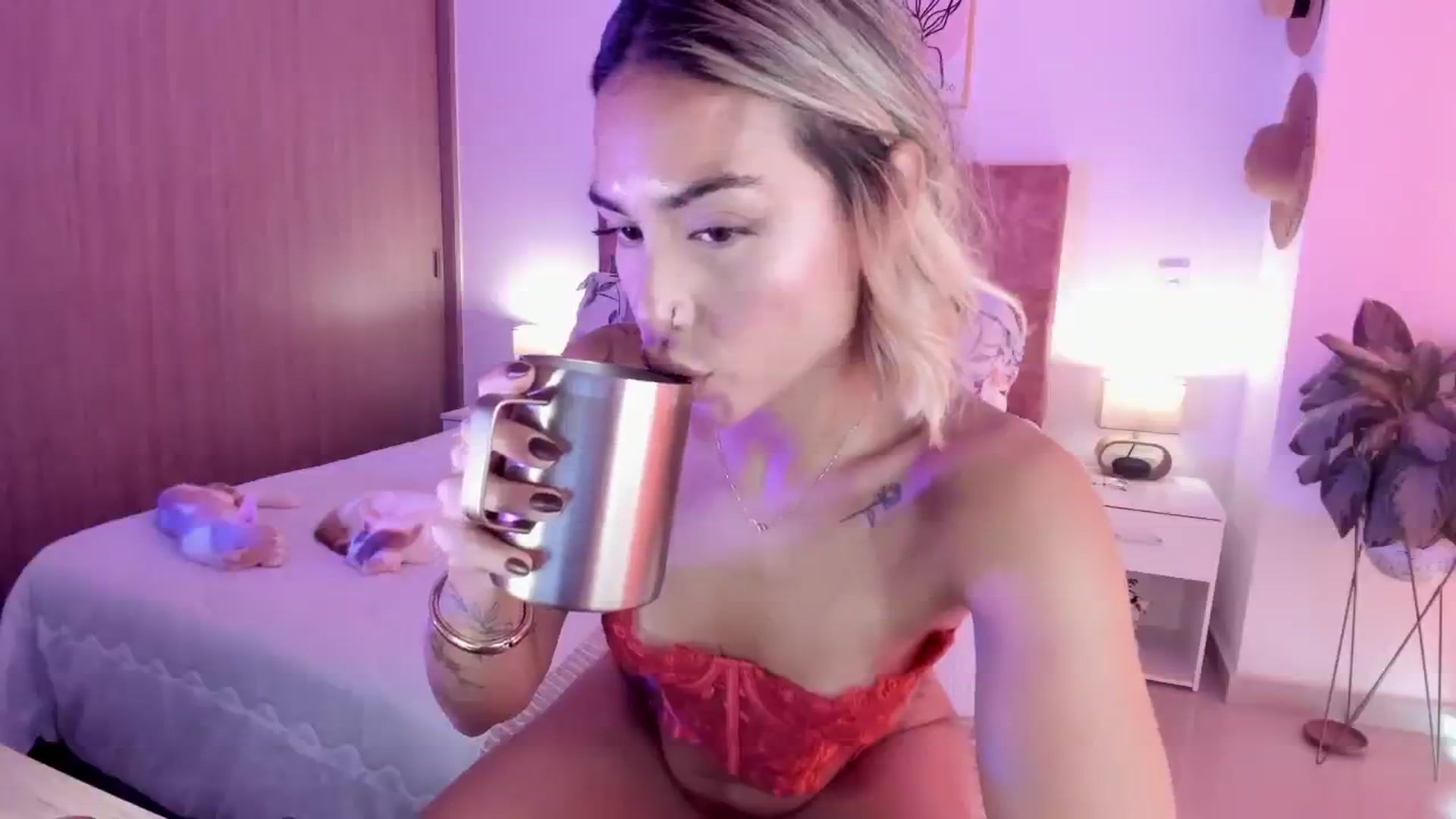 Gallery image thumbnail from Kimsummer25's myfreecams stream on, 04/24/2026, 14:49 image 12 of 20