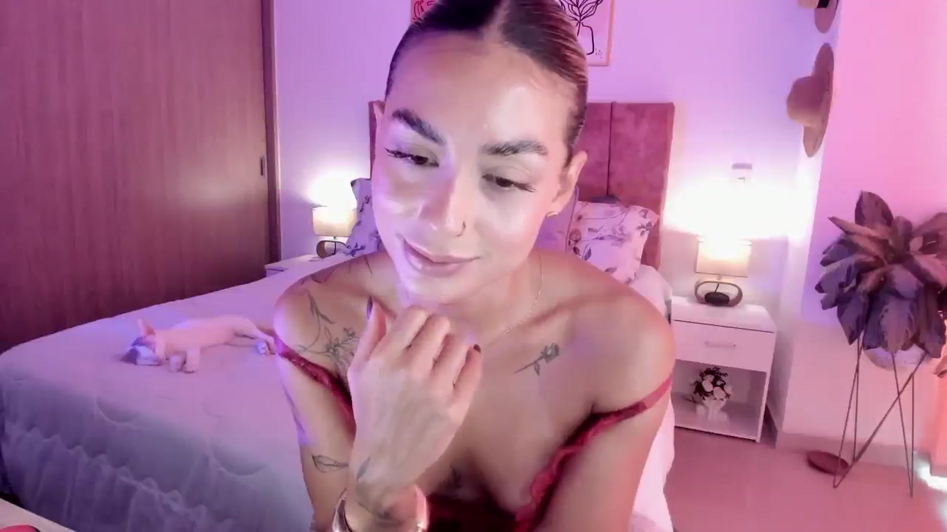 Gallery image thumbnail from Kimsummer25's myfreecams stream on, 04/28/2026, 14:21 image 14 of 20