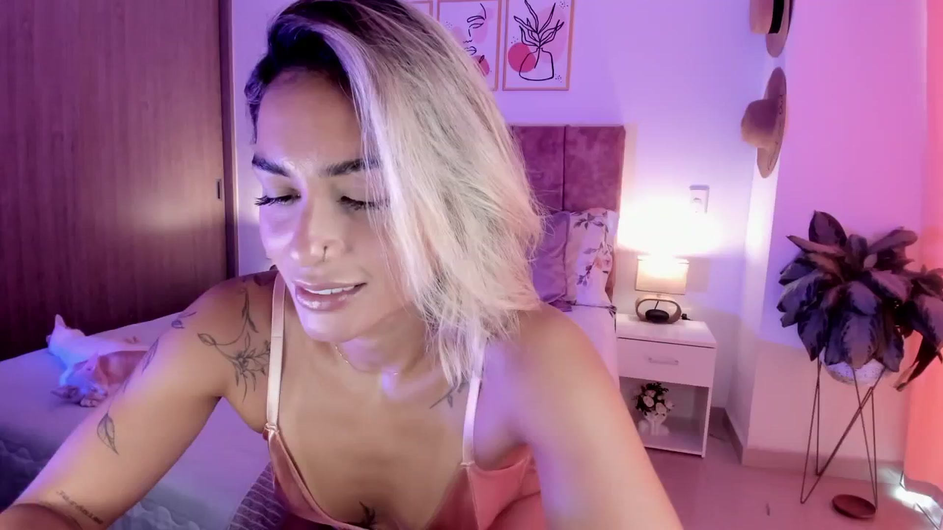 Gallery image thumbnail from Kimsummer25's myfreecams stream on, 04/29/2026, 14:36 image 18 of 20