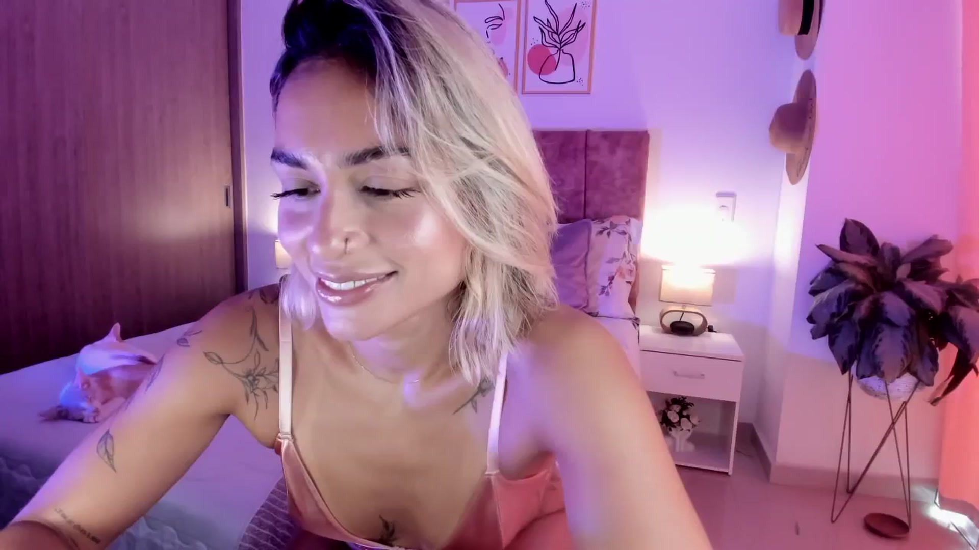 Gallery image thumbnail from Kimsummer25's myfreecams stream on, 04/29/2026, 14:36 image 16 of 20