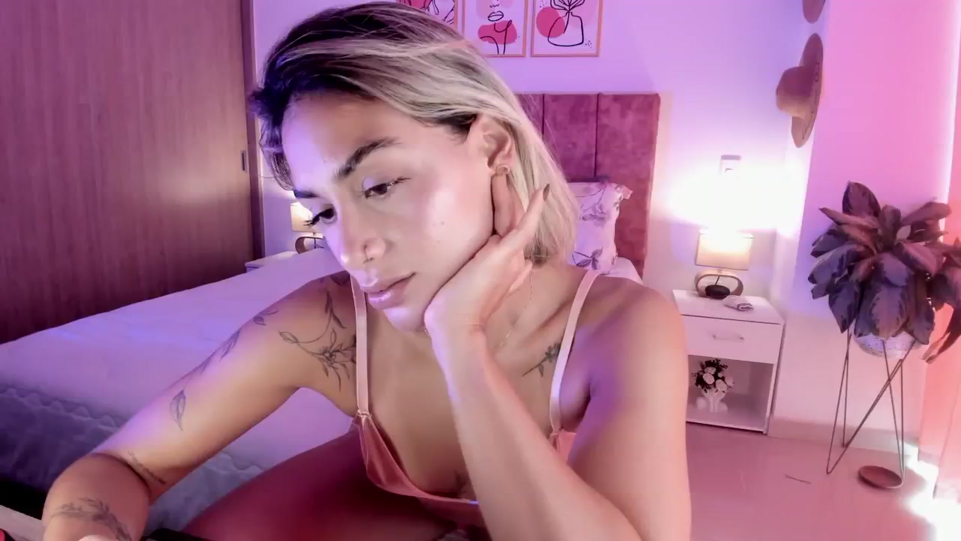 Gallery image thumbnail from Kimsummer25's myfreecams stream on, 04/29/2026, 17:10 image 8 of 20