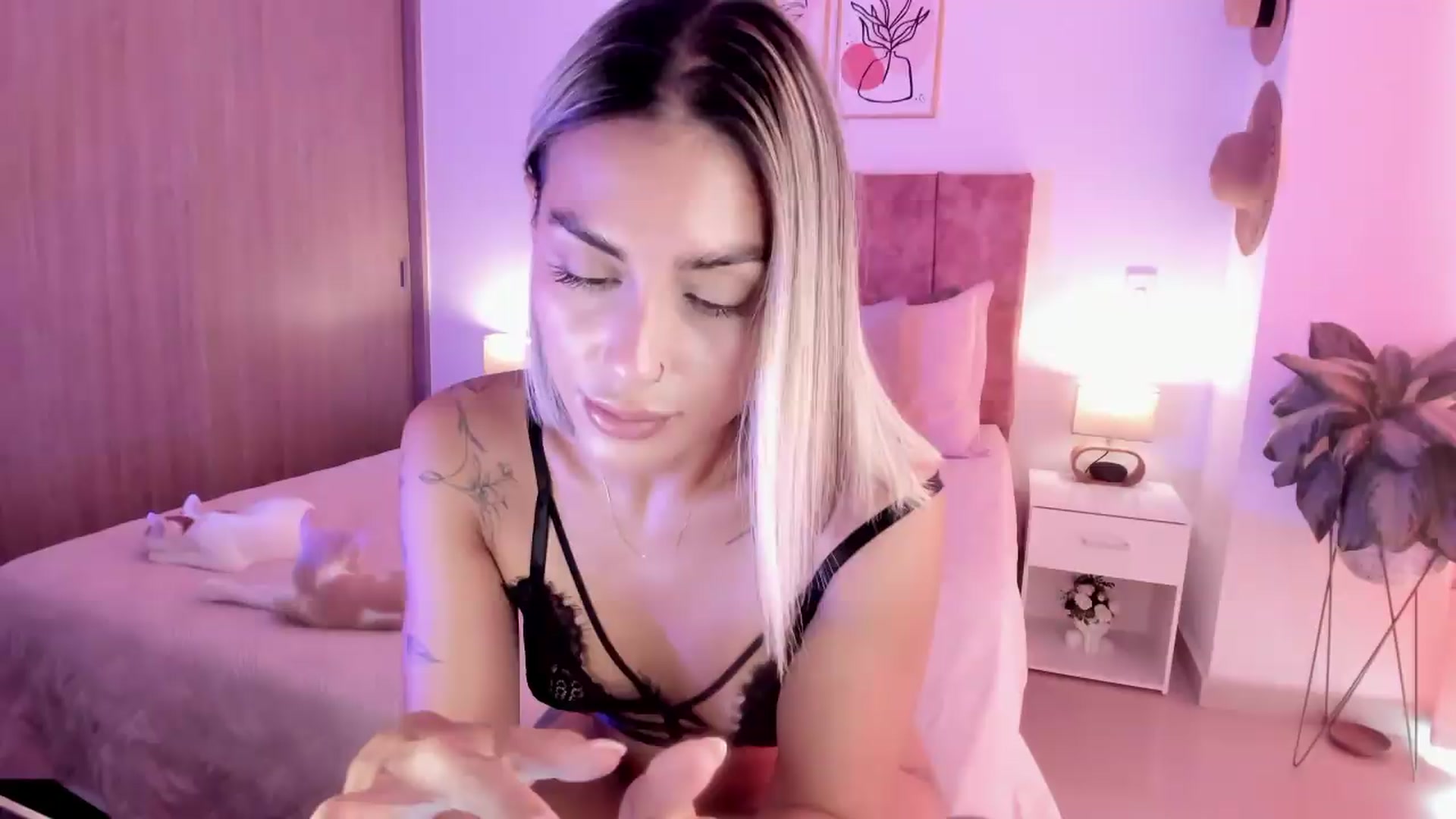 Gallery image thumbnail from Kimsummer25's myfreecams stream on, 05/05/2026, 14:20 image 13 of 20