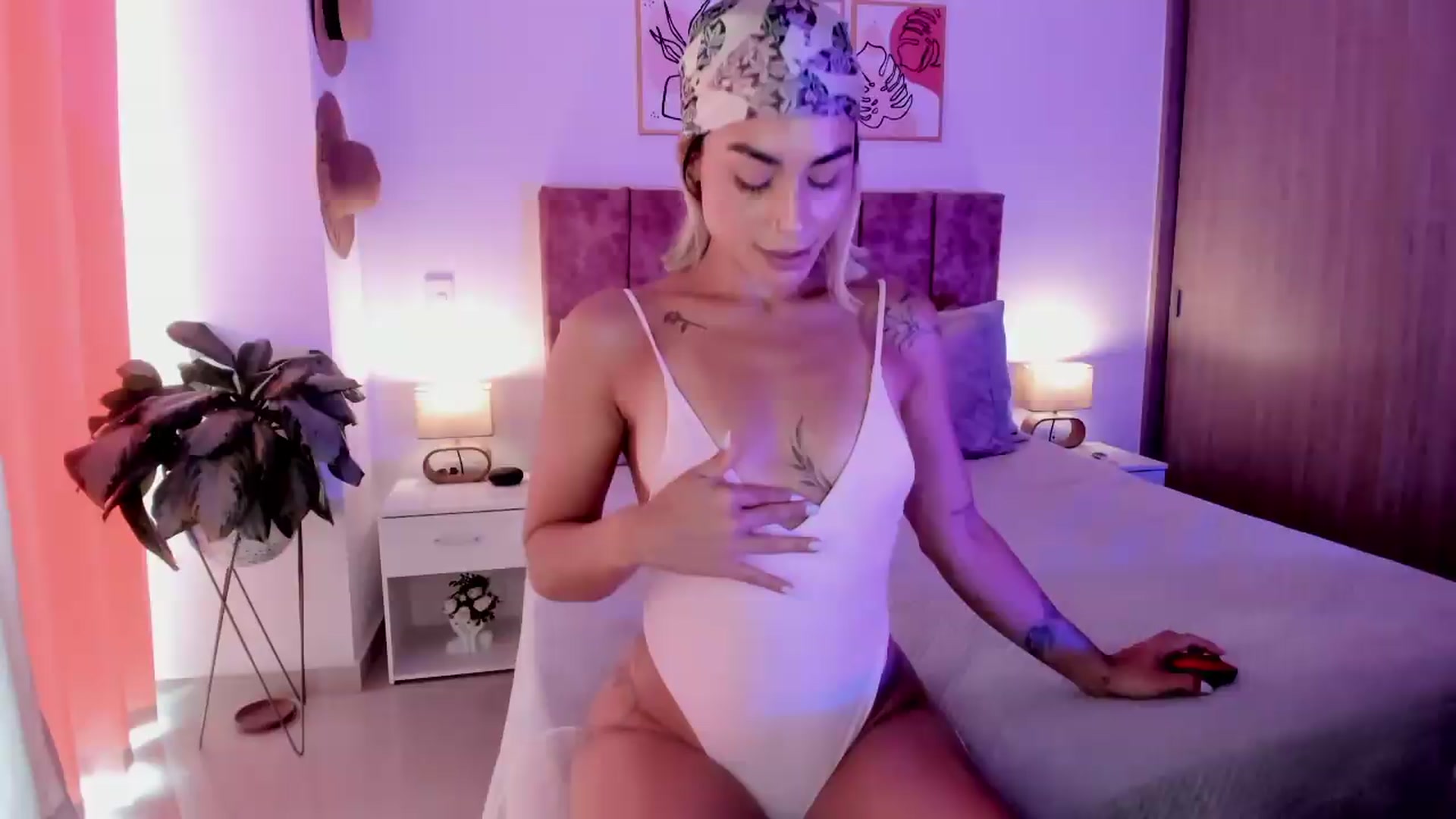 Gallery image thumbnail from Kimsummer25's myfreecams stream on, 05/25/2026, 15:50 image 13 of 20