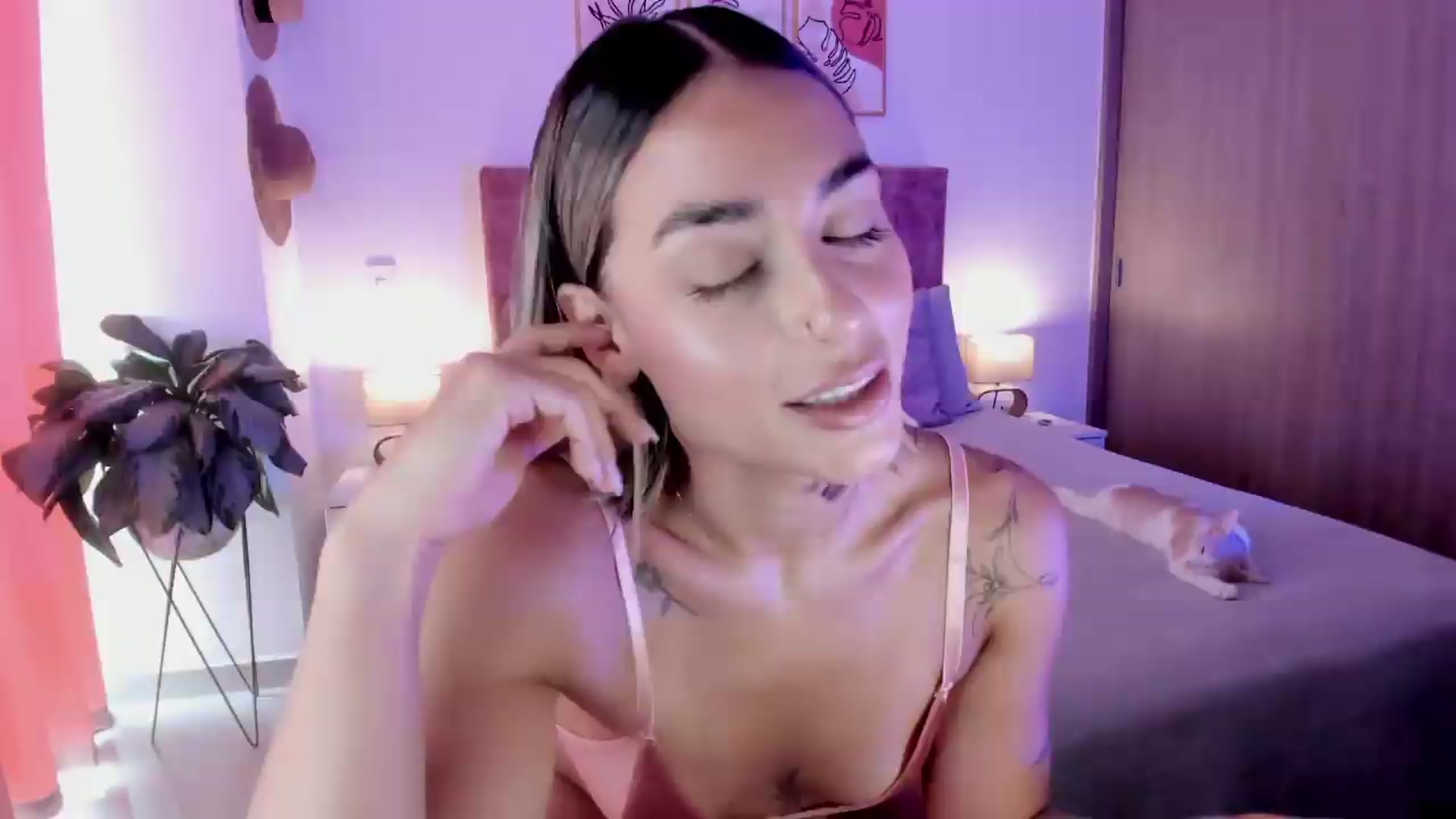 Gallery image thumbnail from Kimsummer25's myfreecams stream on, 05/27/2026, 16:37 image 15 of 20