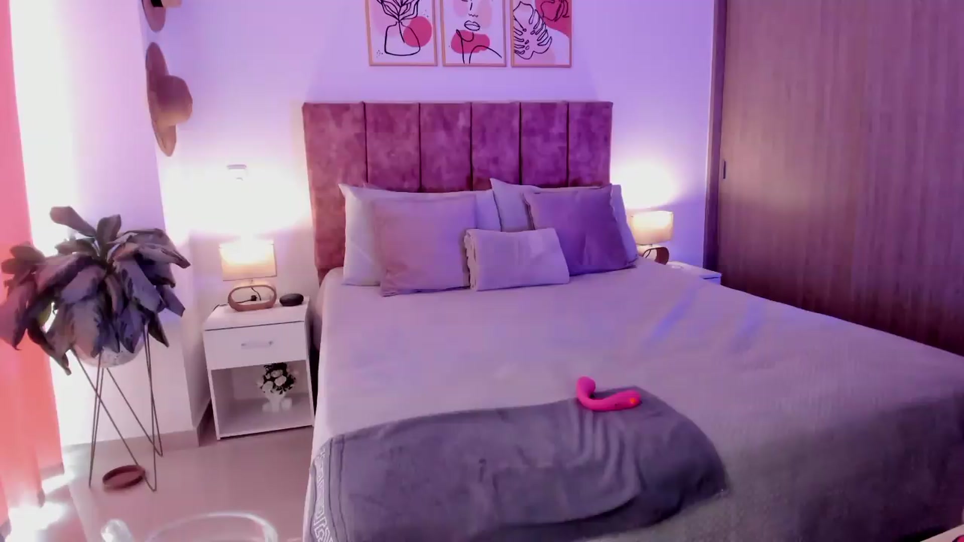 Gallery image thumbnail from Kimsummer25's myfreecams stream on, 06/01/2026, 16:16 image 15 of 20