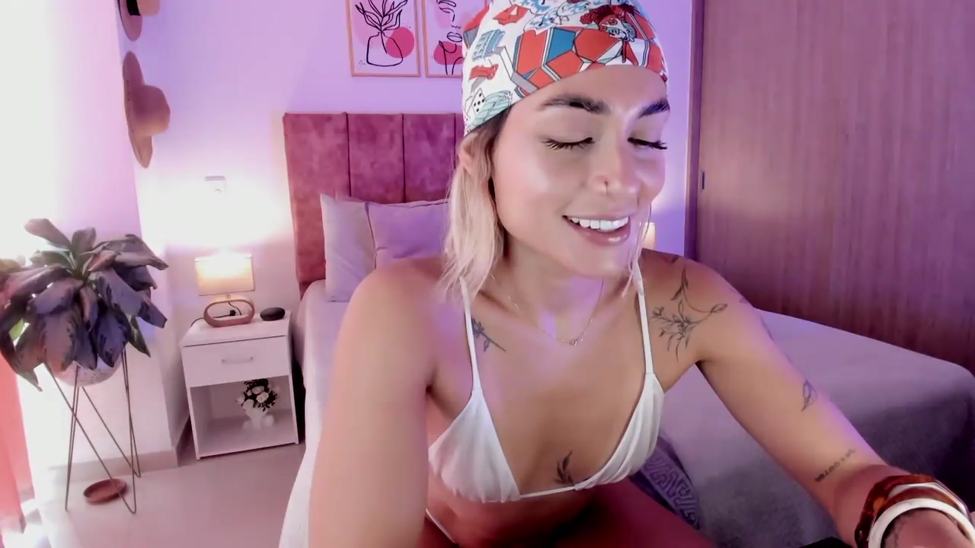 Gallery image thumbnail from Kimsummer25's myfreecams stream on, 06/02/2026, 13:36 image 18 of 20