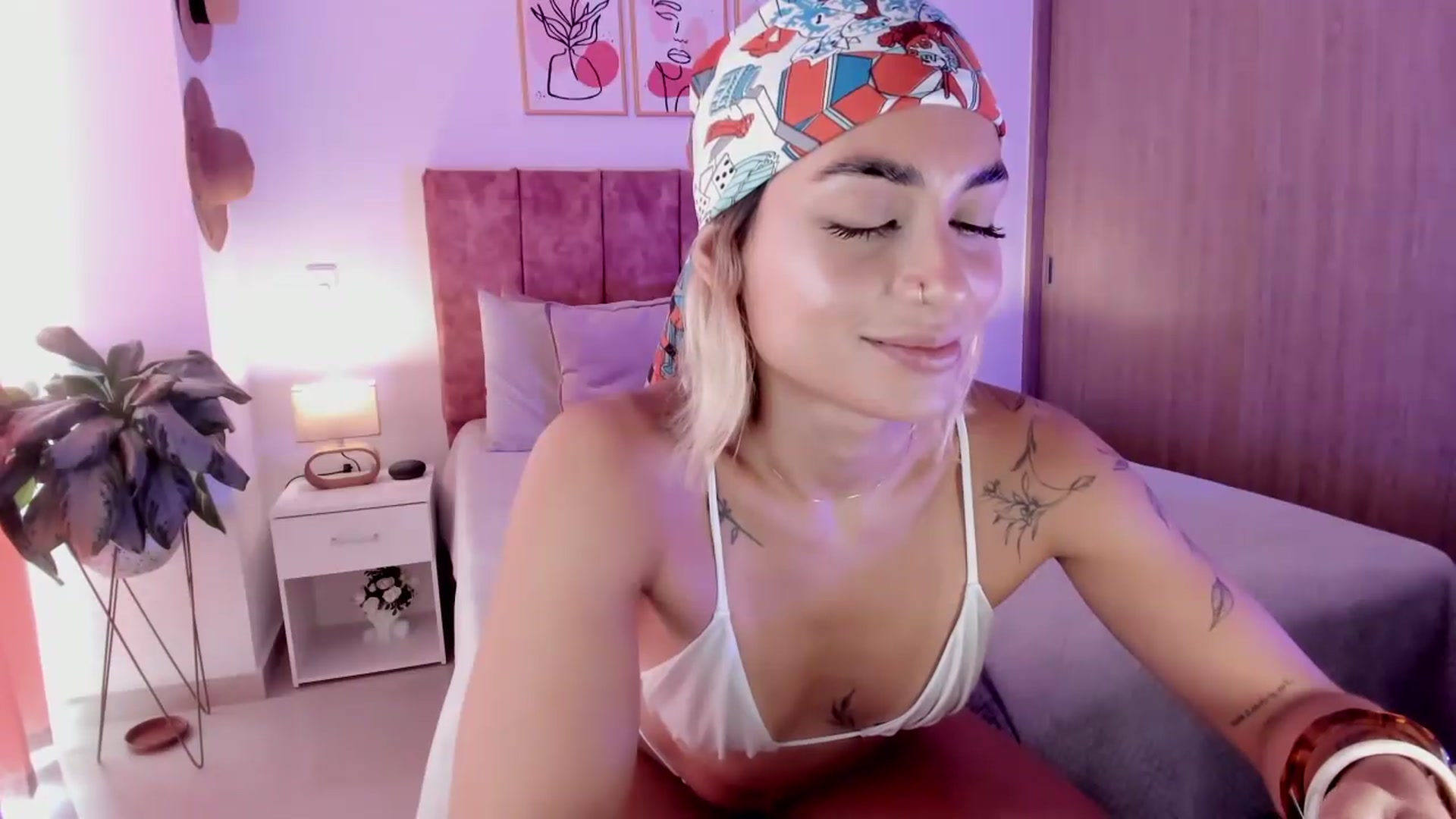 Gallery image thumbnail from Kimsummer25's myfreecams stream on, 06/02/2026, 14:04 image 17 of 20