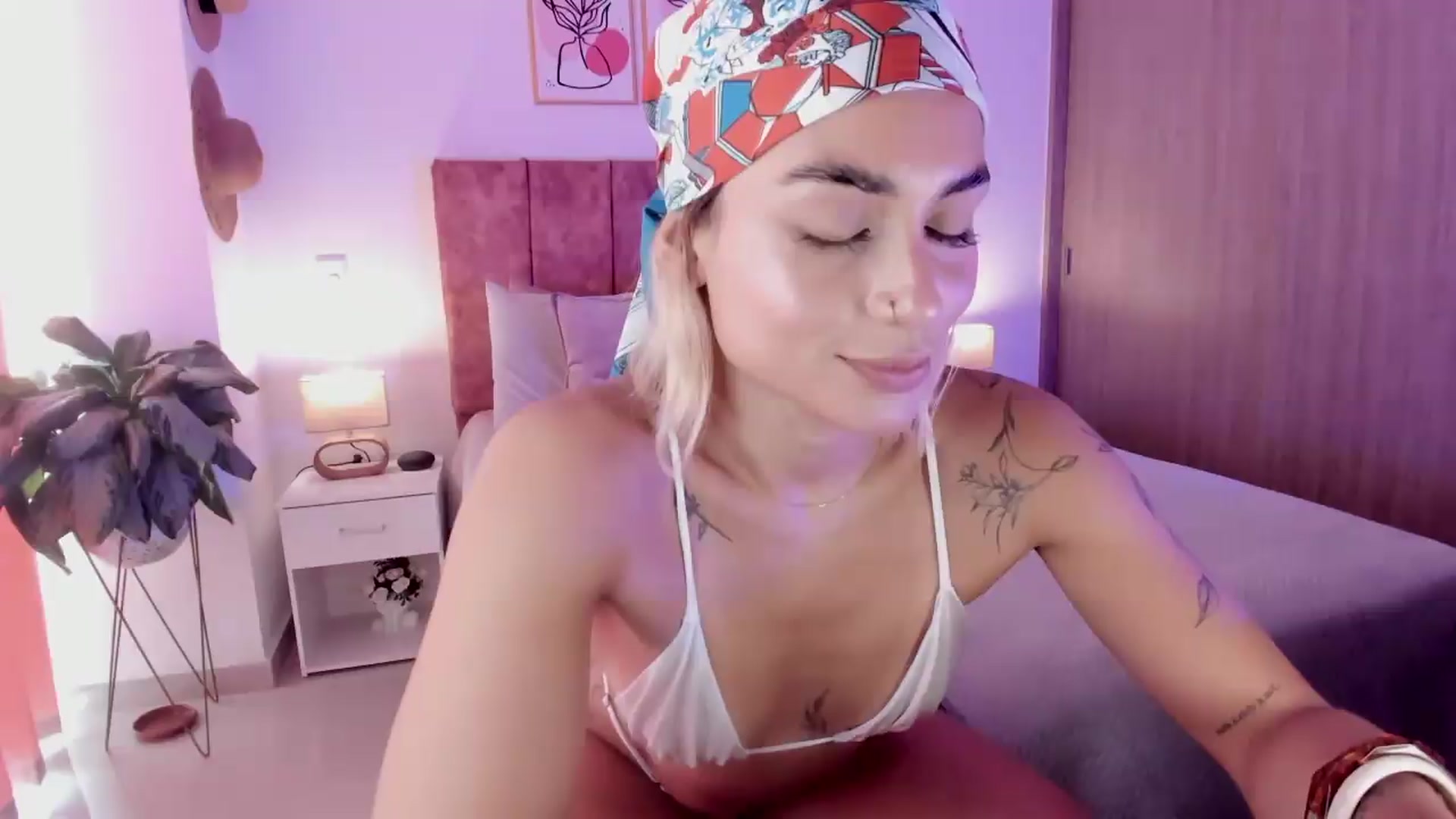 Gallery image thumbnail from Kimsummer25's myfreecams stream on, 06/02/2026, 15:51 image 14 of 20