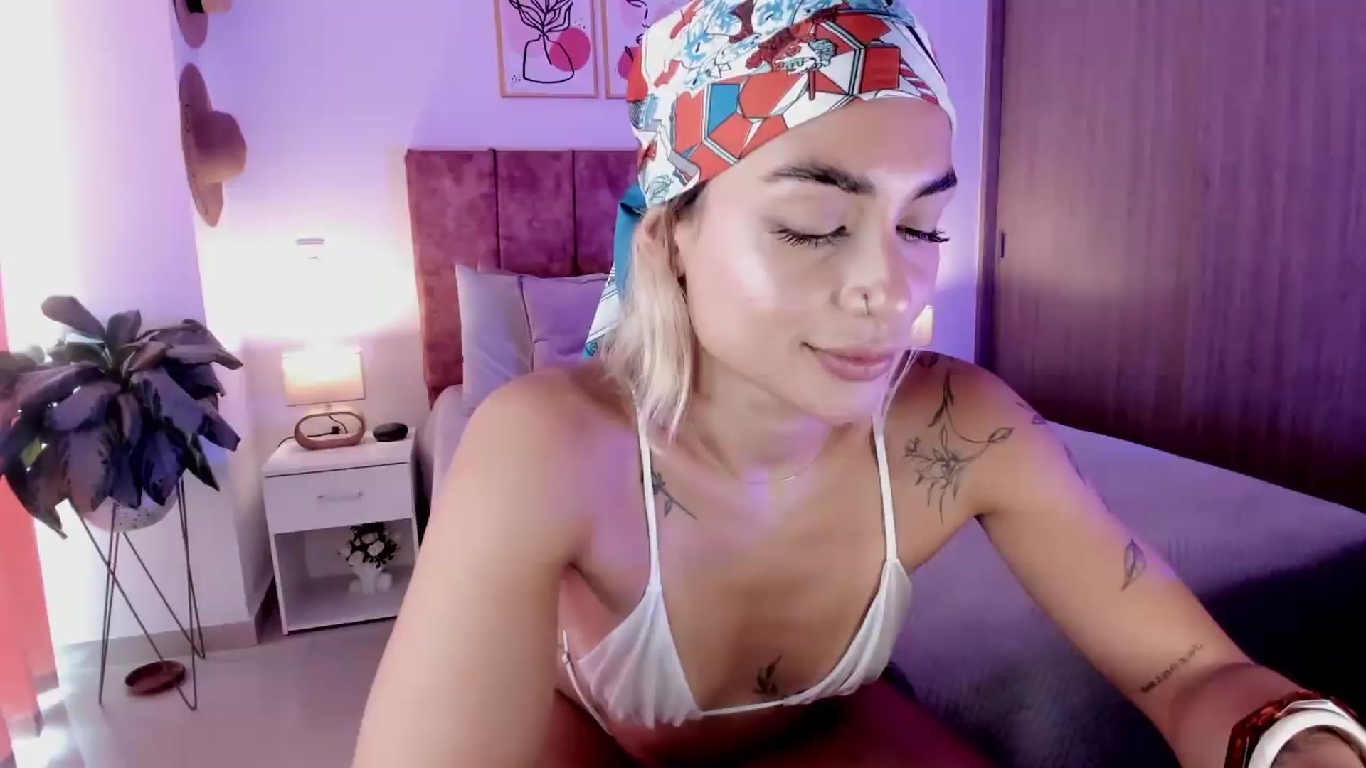 Gallery image thumbnail from Kimsummer25's myfreecams stream on, 06/02/2026, 15:51 image 15 of 20