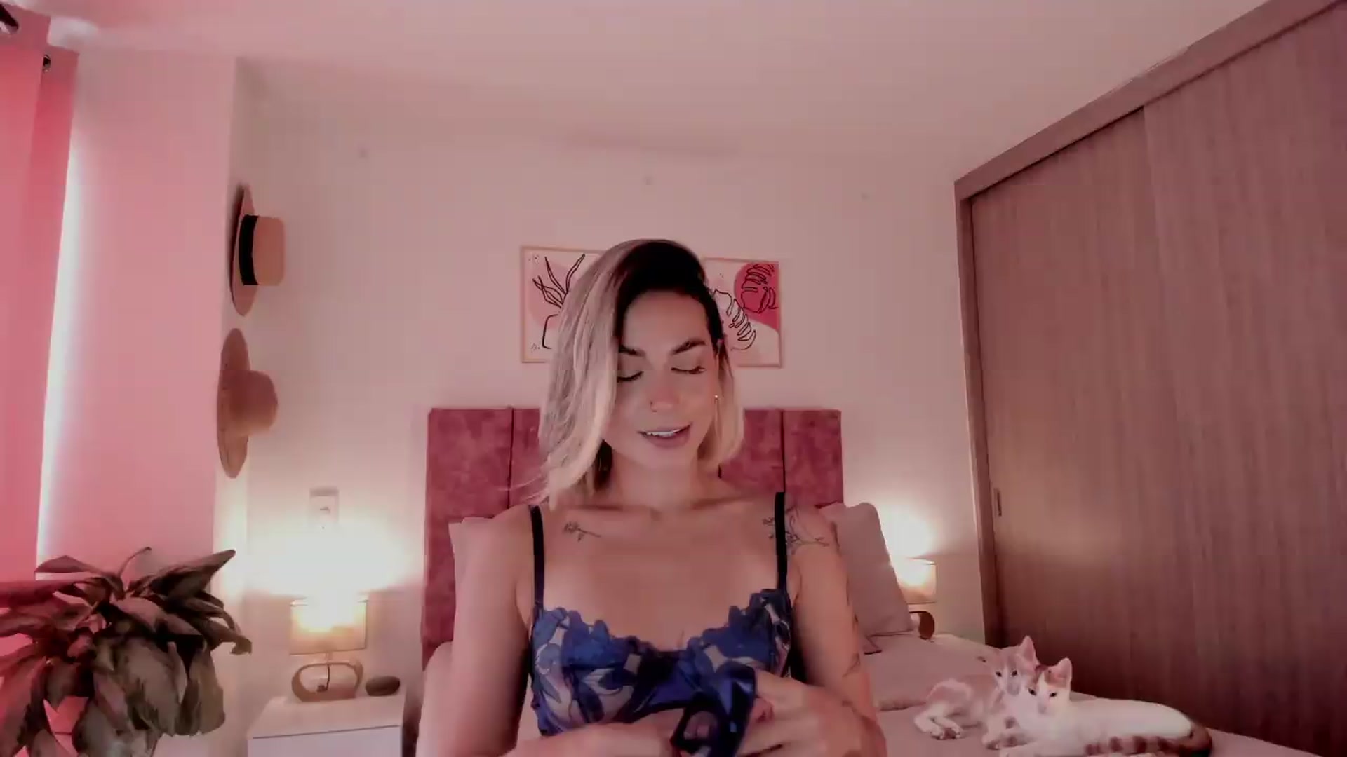 Gallery image thumbnail from Kimsummer25's myfreecams stream on, 07/06/2026, 15:32 image 5 of 20