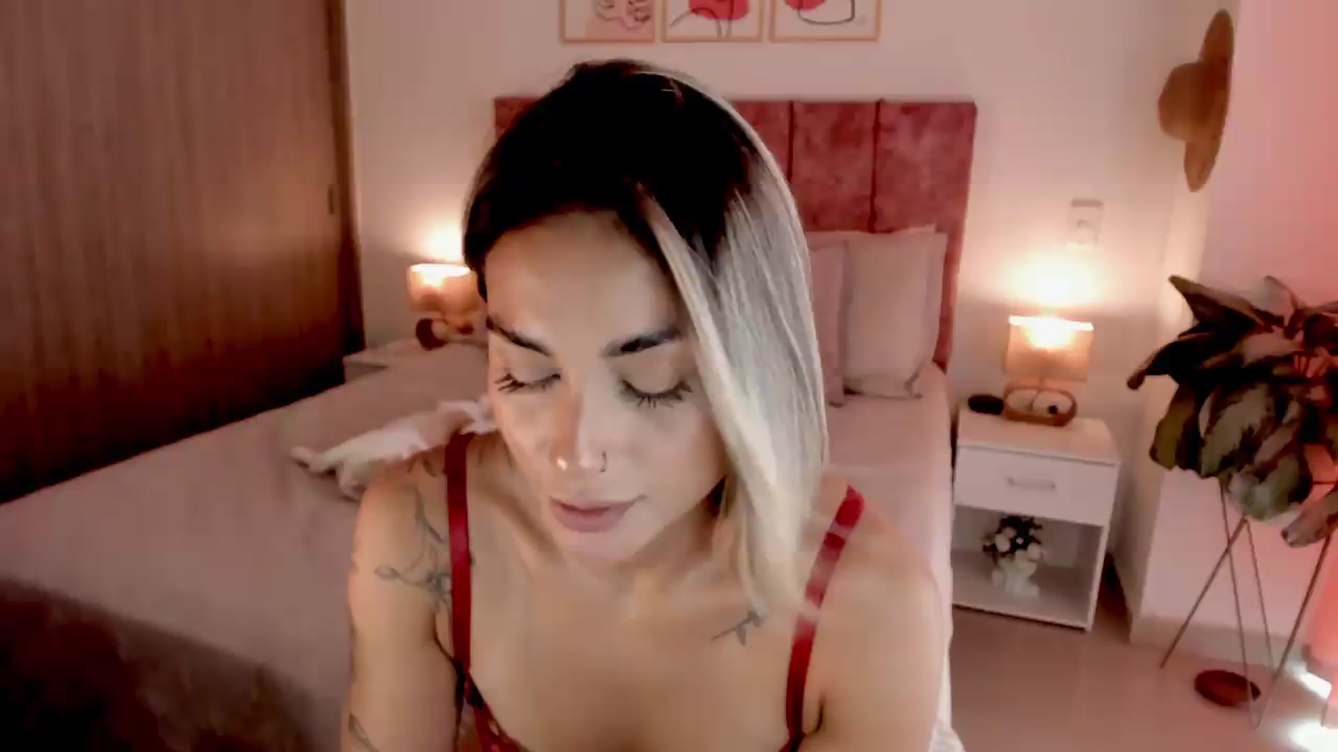 Gallery image thumbnail from Kimsummer25's myfreecams stream on, 07/09/2026, 15:07 image 19 of 20