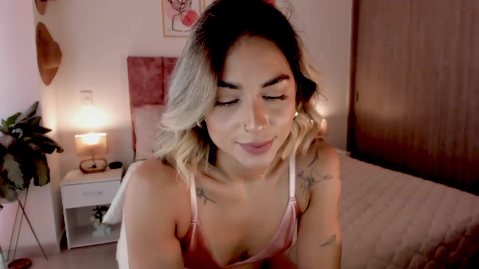 Gallery image thumbnail from Kimsummer25's myfreecams stream on, 07/30/2026, 16:40 image 18 of 20