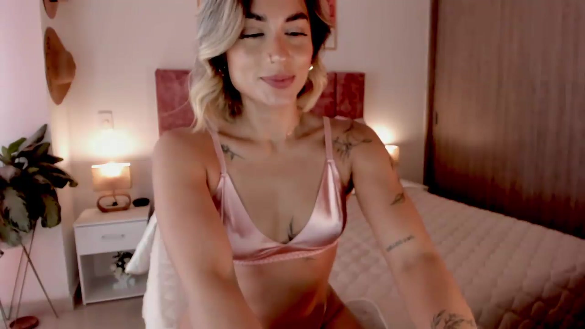 Gallery image thumbnail from Kimsummer25's myfreecams stream on, 07/30/2026, 16:40 image 9 of 20