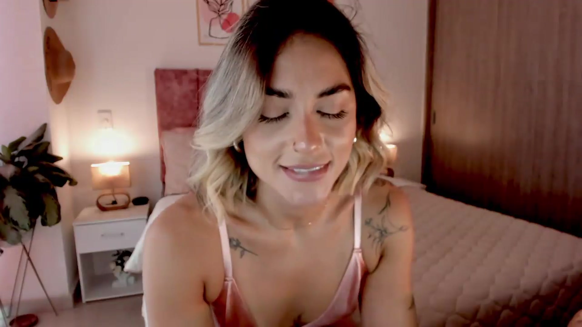 Gallery image thumbnail from Kimsummer25's myfreecams stream on, 07/30/2026, 16:40 image 19 of 20