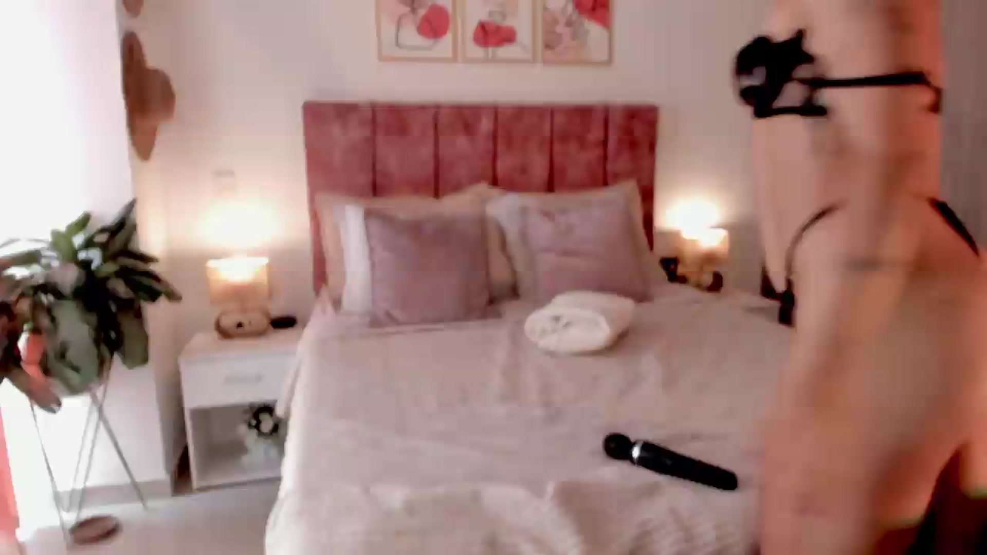 Gallery image thumbnail from Kimsummer25's myfreecams stream on, 08/06/2026, 16:11 image 15 of 20