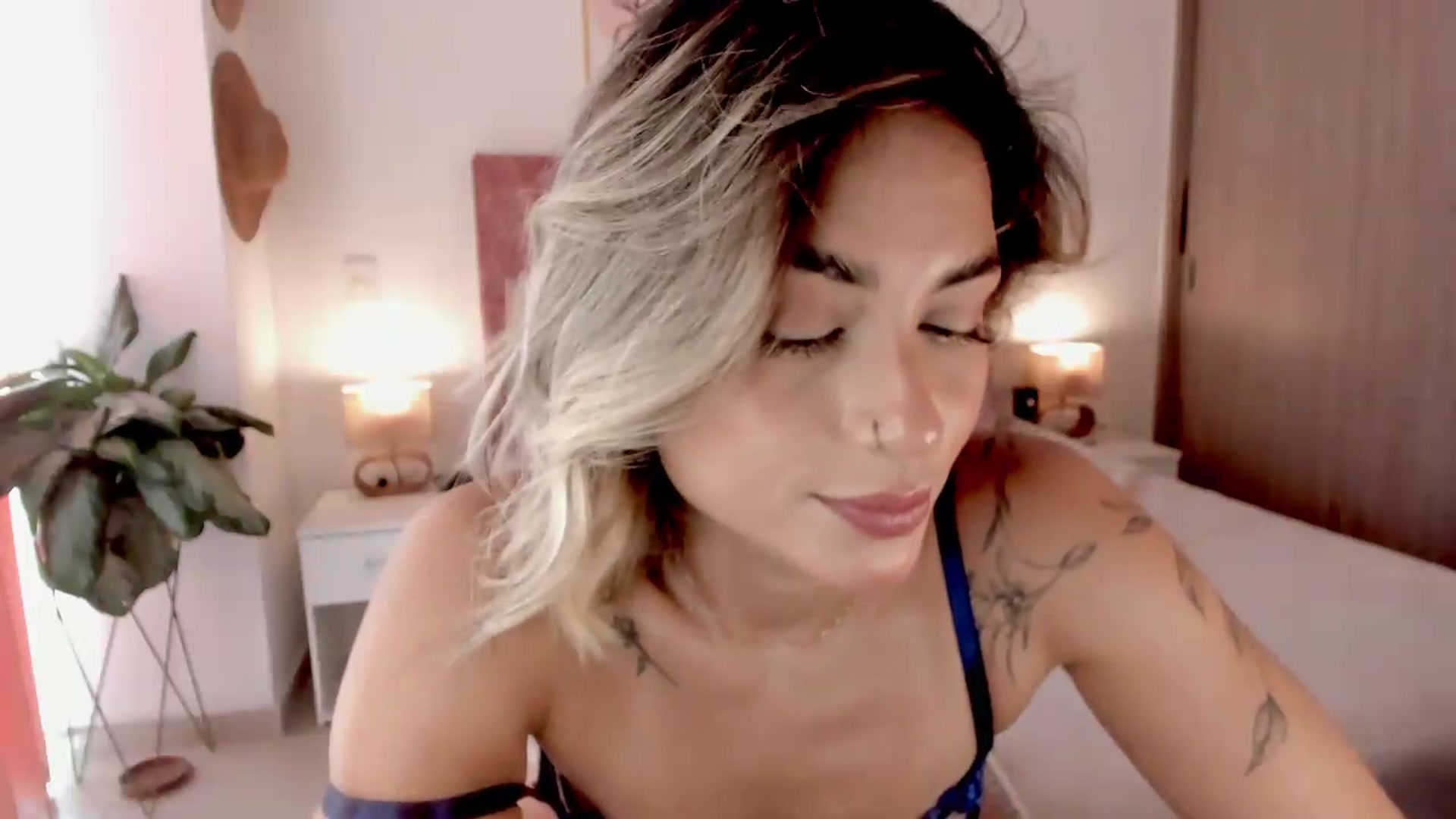 Gallery image thumbnail from Kimsummer25's myfreecams stream on, 08/11/2026, 15:03 image 17 of 20