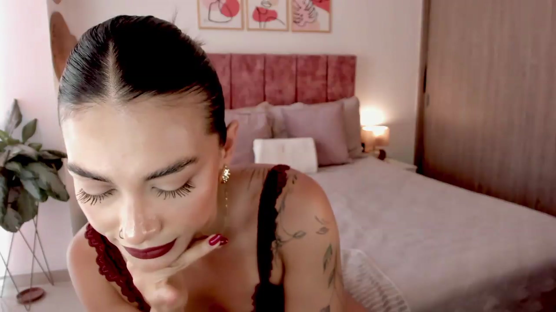 Gallery image thumbnail from Kimsummer25's myfreecams stream on, 08/12/2026, 15:20 image 11 of 20