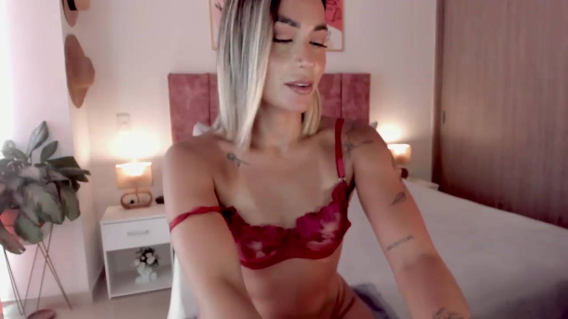 Gallery image thumbnail from Kimsummer25's myfreecams stream on, 08/20/2026, 16:08 image 13 of 20