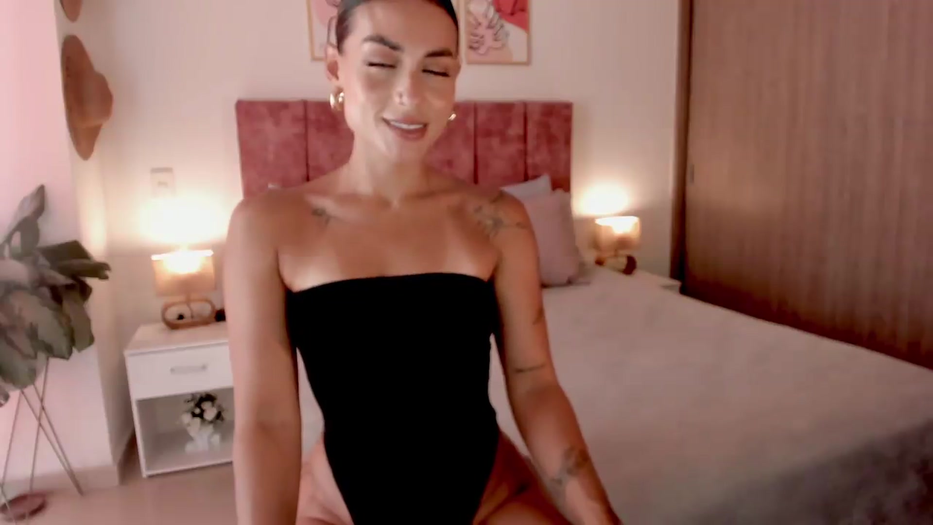 Gallery image thumbnail from Kimsummer25's myfreecams stream on, 08/26/2026, 18:04 image 7 of 20