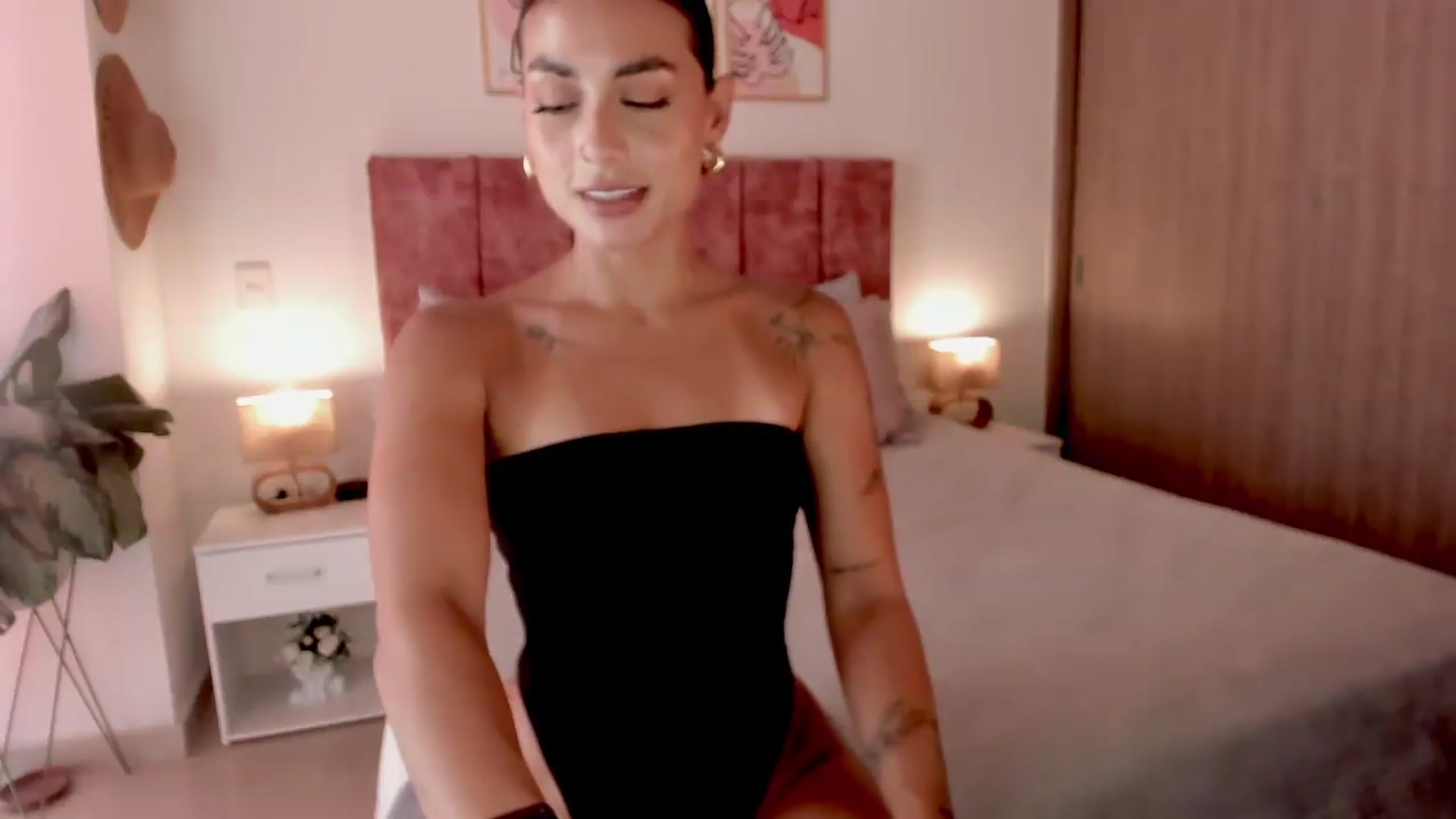 Gallery image thumbnail from Kimsummer25's myfreecams stream on, 08/26/2026, 18:04 image 2 of 20