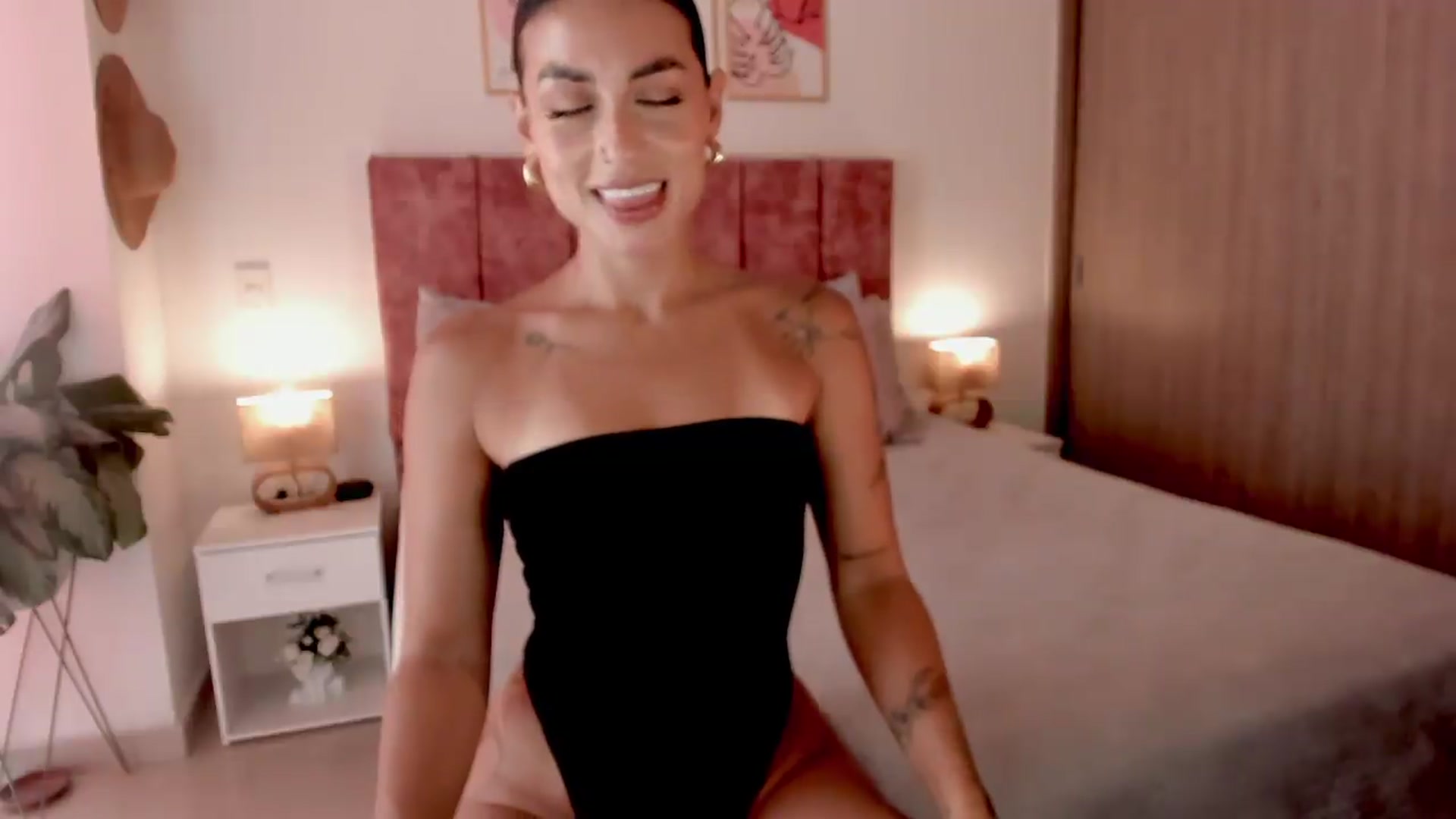 Gallery image thumbnail from Kimsummer25's myfreecams stream on, 08/26/2026, 18:04 image 3 of 20