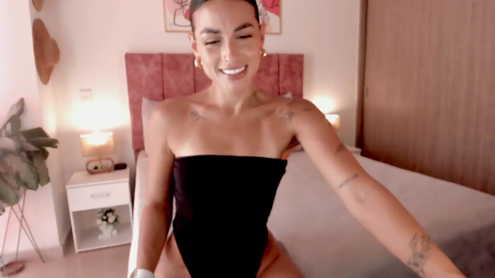Gallery image thumbnail from Kimsummer25's myfreecams stream on, 08/26/2026, 18:04 image 10 of 20