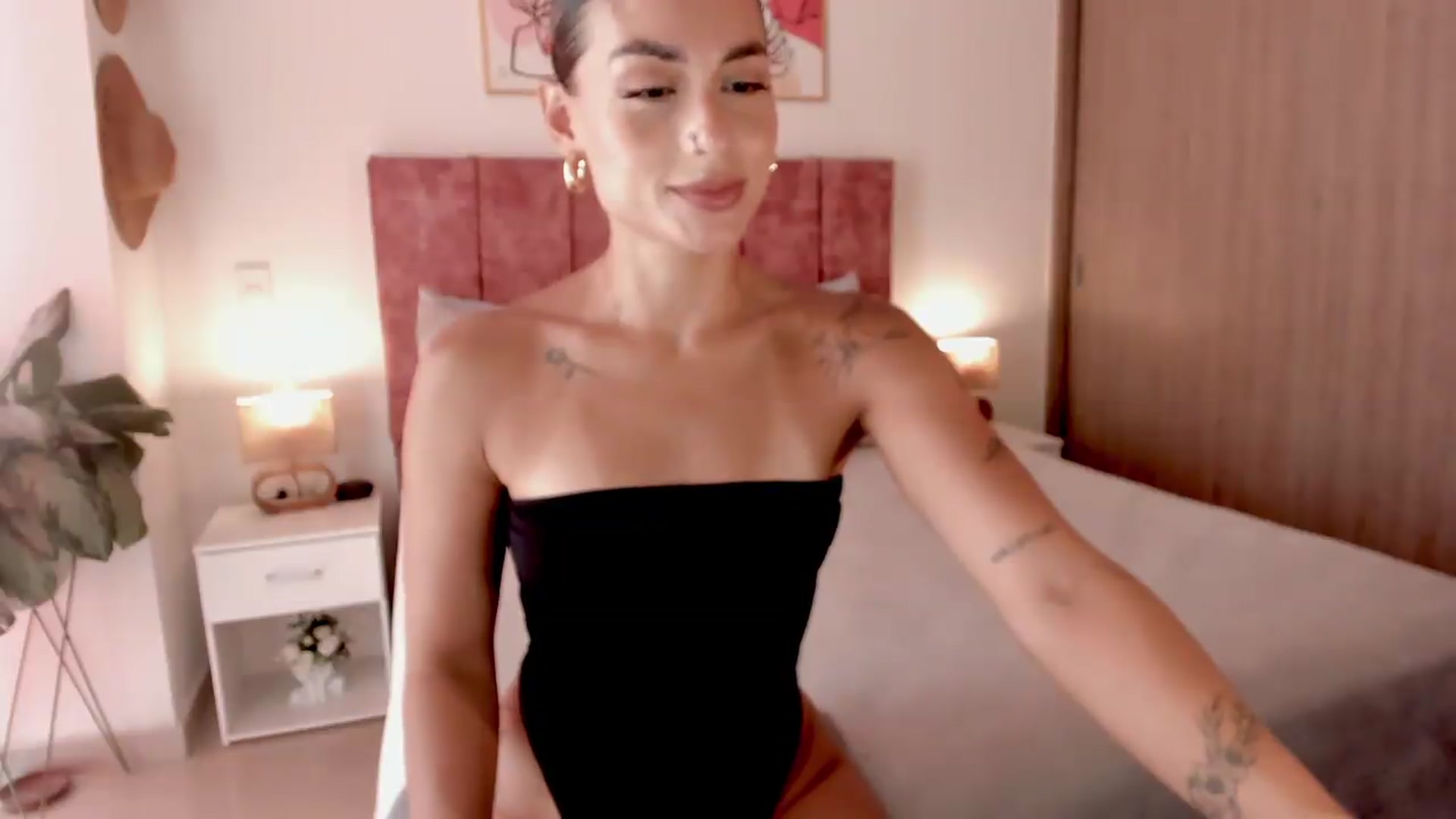 Gallery image thumbnail from Kimsummer25's myfreecams stream on, 08/26/2026, 18:04 image 9 of 20