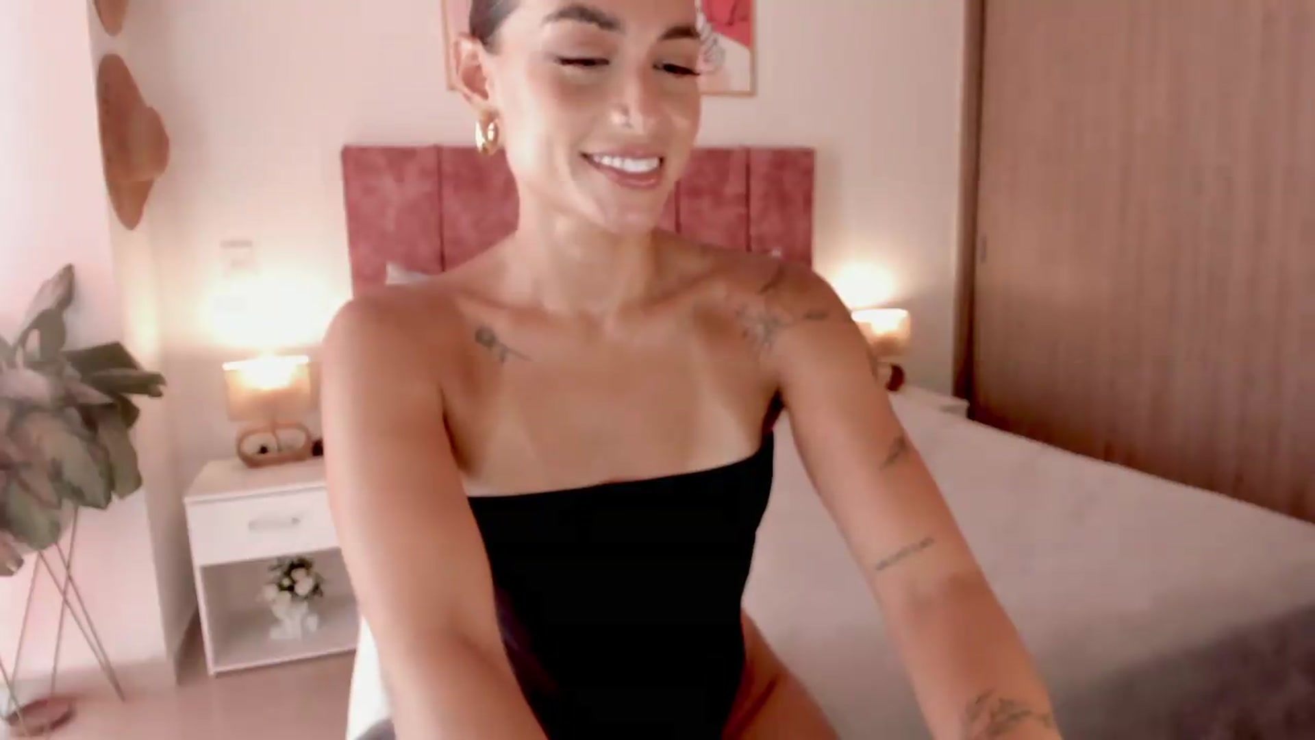 Gallery image thumbnail from Kimsummer25's myfreecams stream on, 08/26/2026, 18:04 image 12 of 20