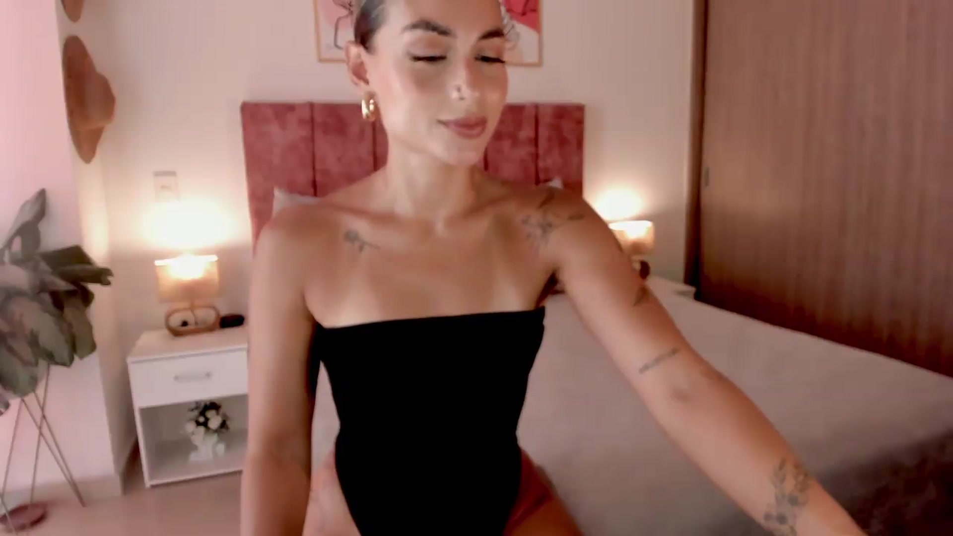 Gallery image thumbnail from Kimsummer25's myfreecams stream on, 08/26/2026, 18:04 image 4 of 20