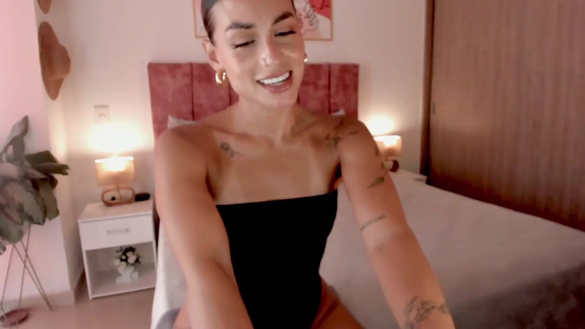 Gallery image thumbnail from Kimsummer25's myfreecams stream on, 08/26/2026, 18:04 image 6 of 20