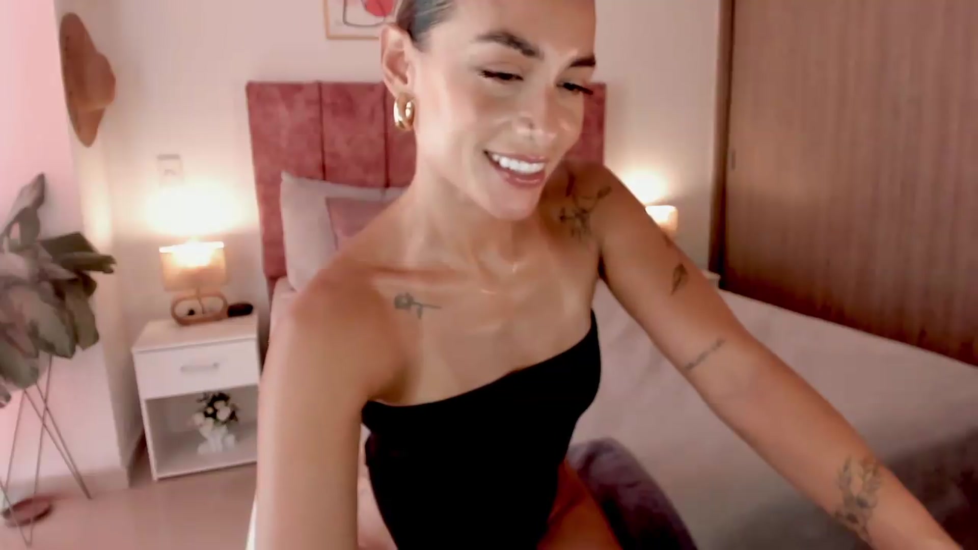 Gallery image thumbnail from Kimsummer25's myfreecams stream on, 08/26/2026, 18:04 image 10 of 20