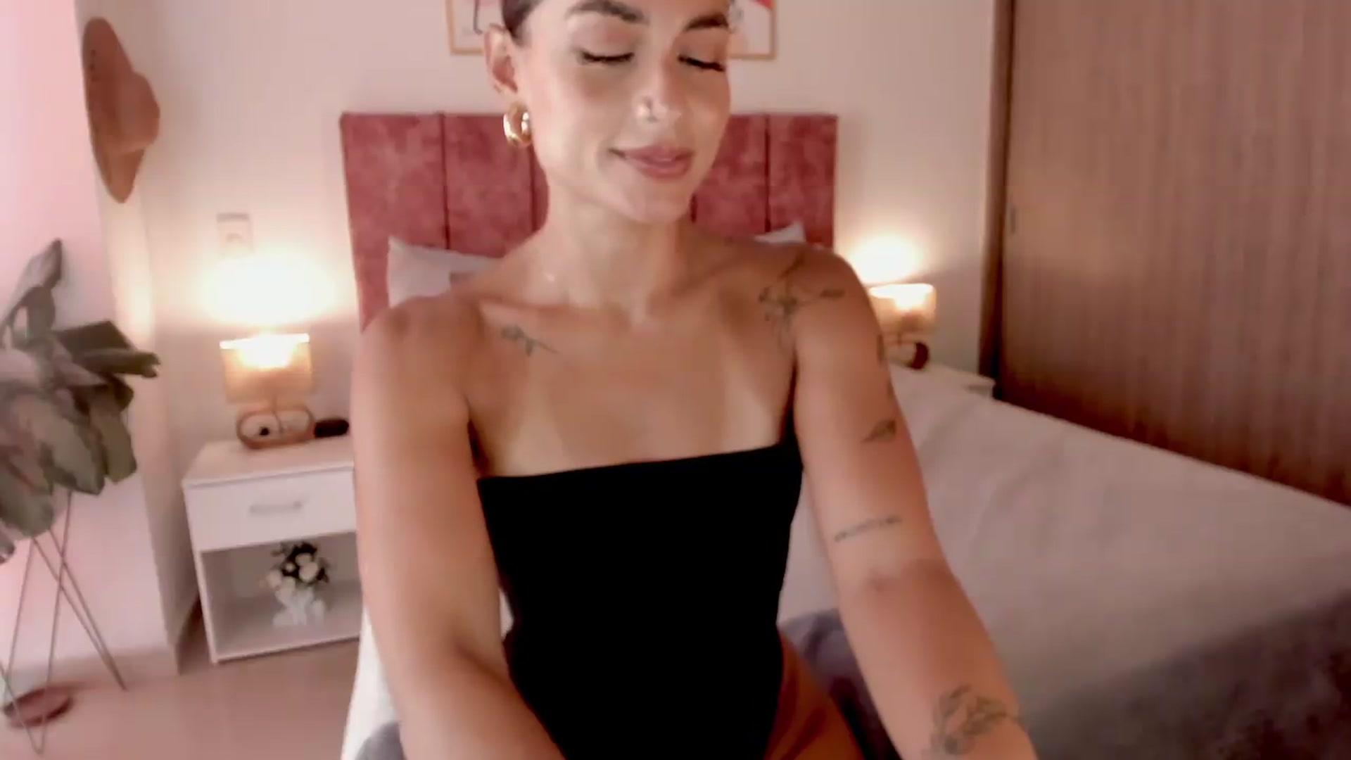 Gallery image thumbnail from Kimsummer25's myfreecams stream on, 08/26/2026, 18:04 image 12 of 20