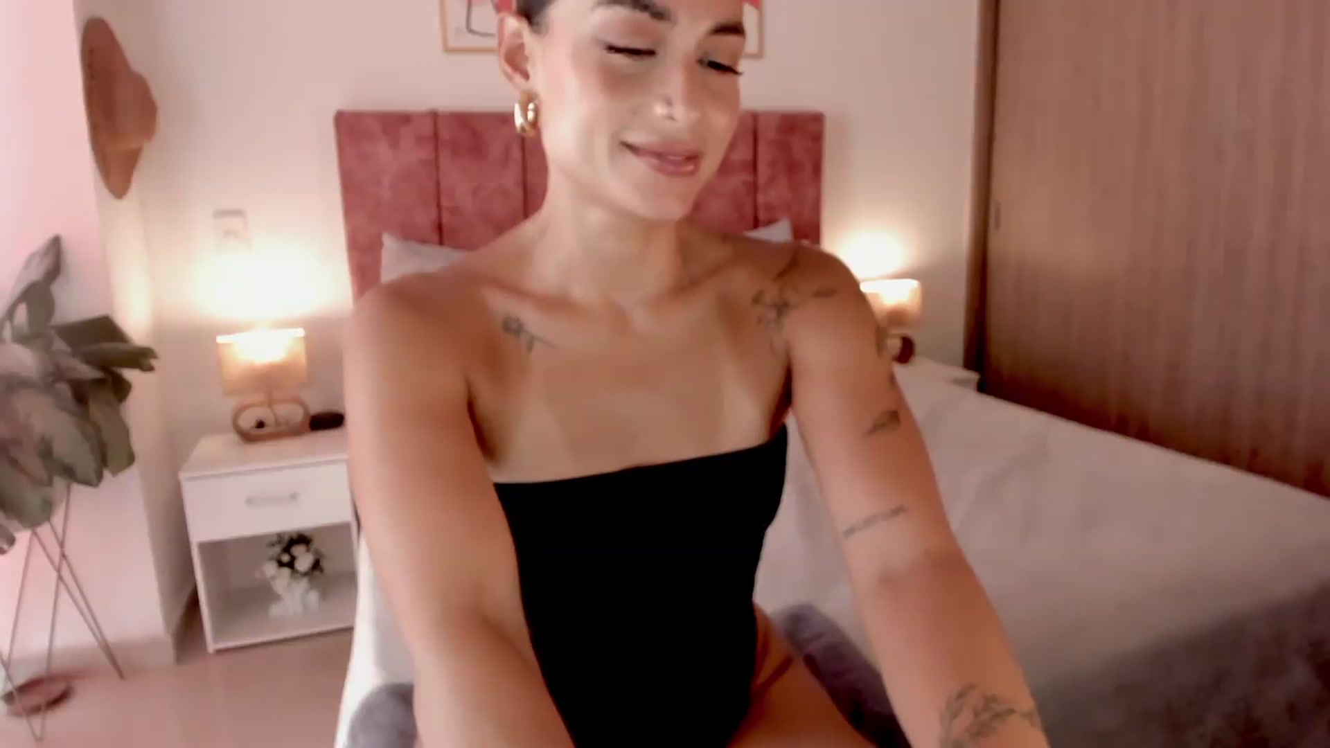 Gallery image thumbnail from Kimsummer25's myfreecams stream on, 08/26/2026, 18:04 image 2 of 20