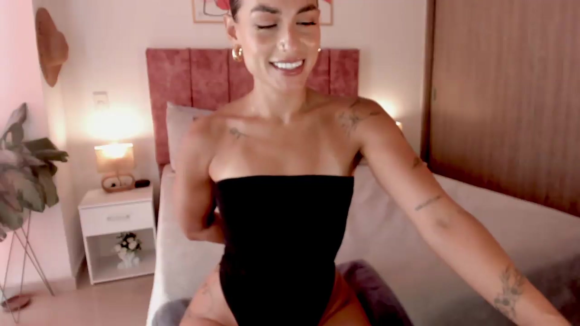 Gallery image thumbnail from Kimsummer25's myfreecams stream on, 08/26/2026, 18:04 image 9 of 20