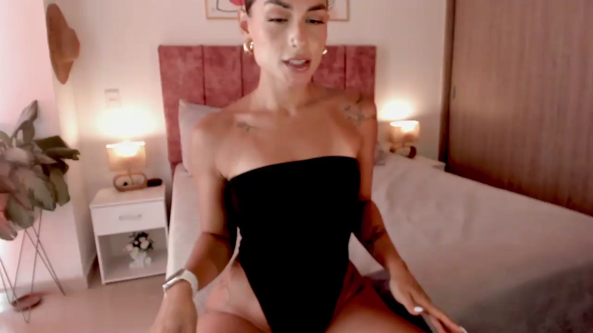 Gallery image thumbnail from Kimsummer25's myfreecams stream on, 08/26/2026, 18:04 image 18 of 20