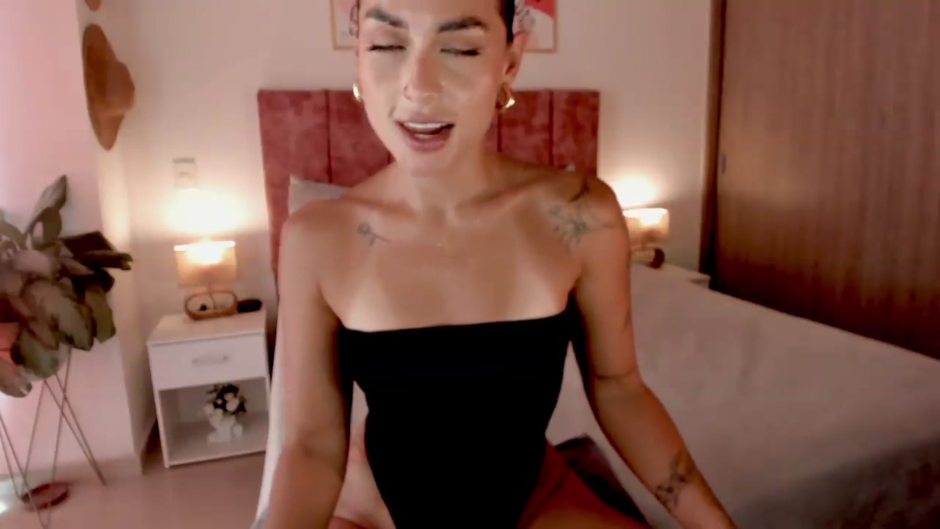 Gallery image thumbnail from Kimsummer25's myfreecams stream on, 08/26/2026, 18:04 image 11 of 20
