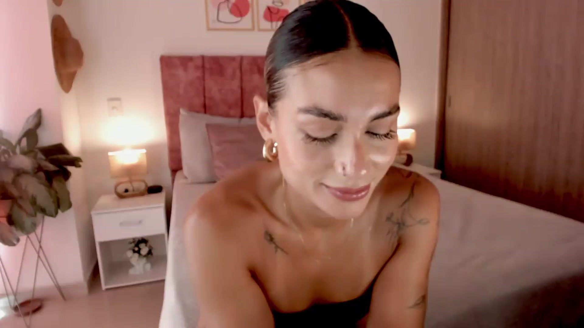 Gallery image thumbnail from Kimsummer25's myfreecams stream on, 08/26/2026, 18:04 image 7 of 20