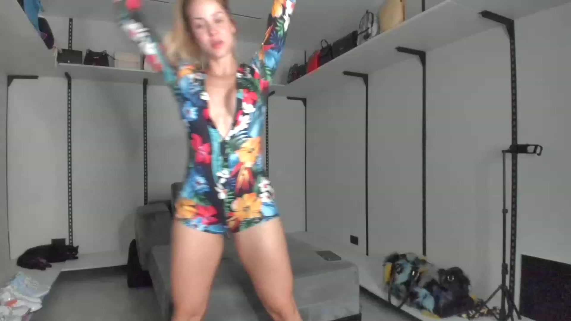 Gallery image thumbnail from Kimtylor_'s myfreecams stream on, 11/20/2022, 02:44 image 11 of 20