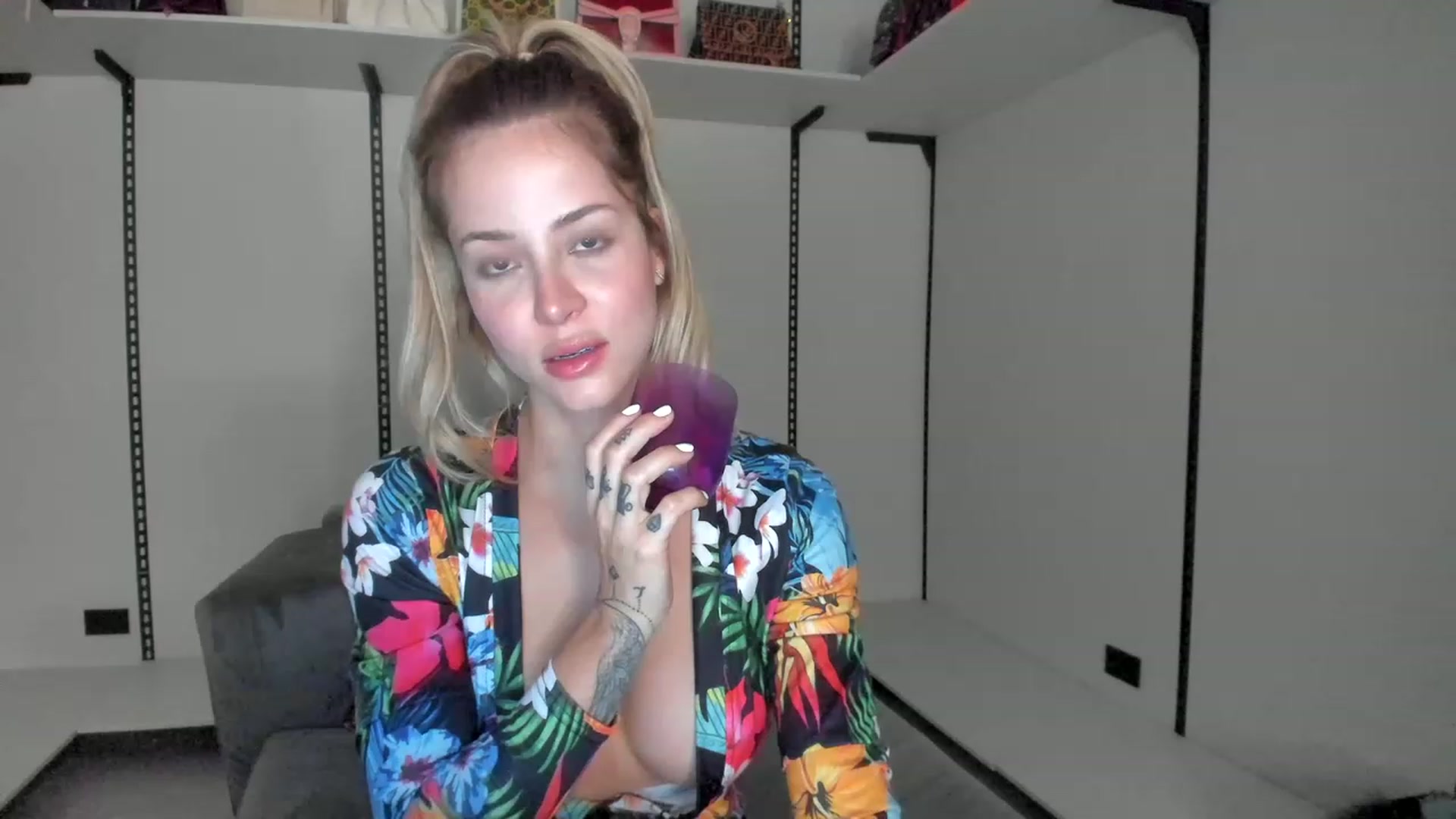 Gallery image thumbnail from Kimtylor_'s myfreecams stream on, 11/20/2022, 02:44 image 13 of 20