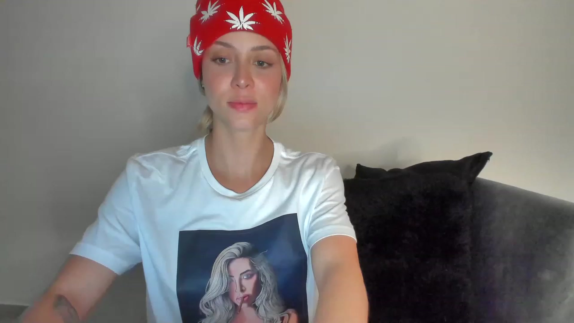 Gallery image thumbnail from Kimtylor_'s myfreecams stream on, 12/10/2022, 02:39 image 4 of 20